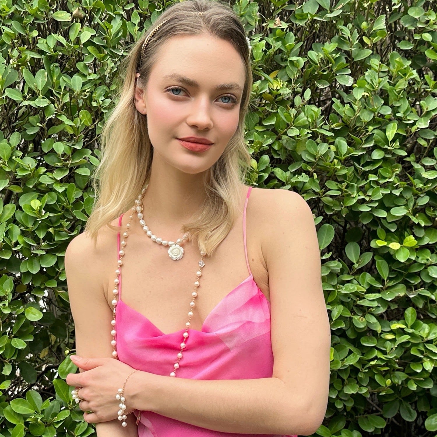 Freshwater Pearls With Rose Pendant Choker Necklace