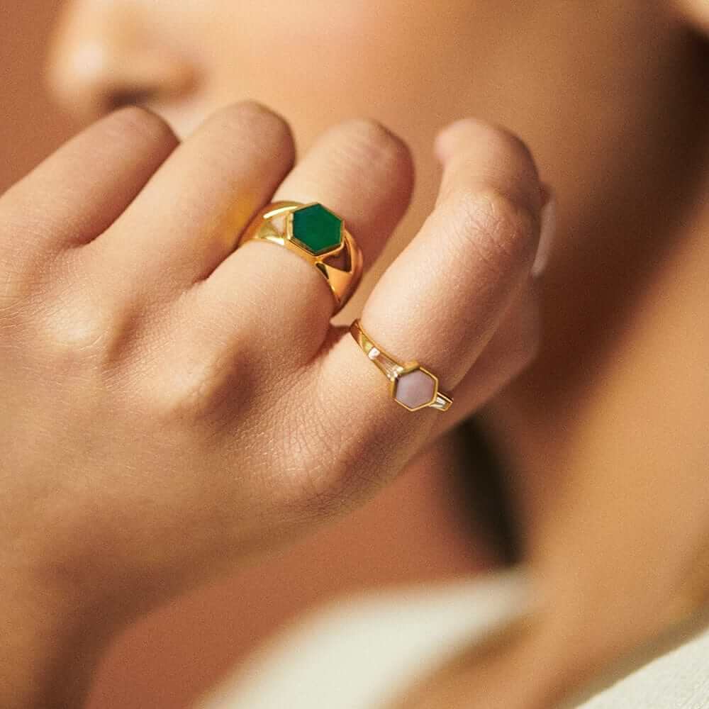 beloved-bold-green-onyx-band-ring-daisy-london