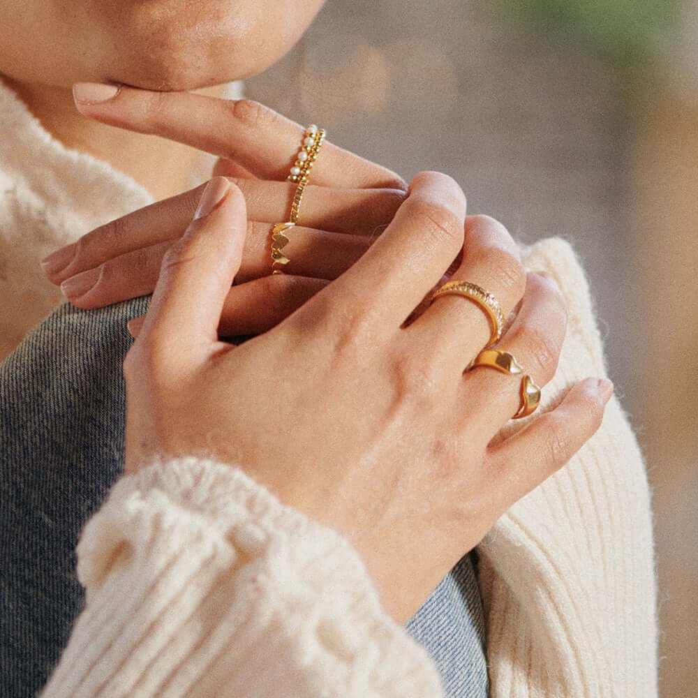 heart-signet-ring-daisy-london