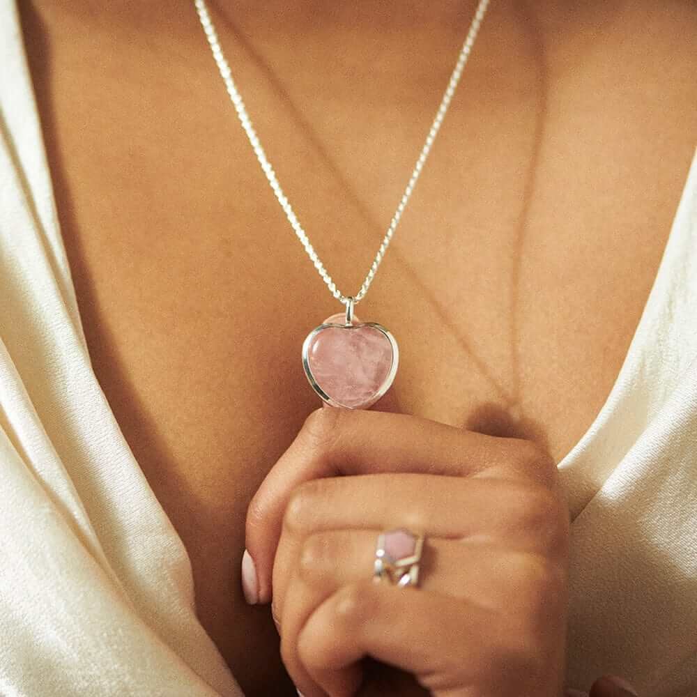 beloved-rose-quartz-heart-pendant-necklace-daisy-london