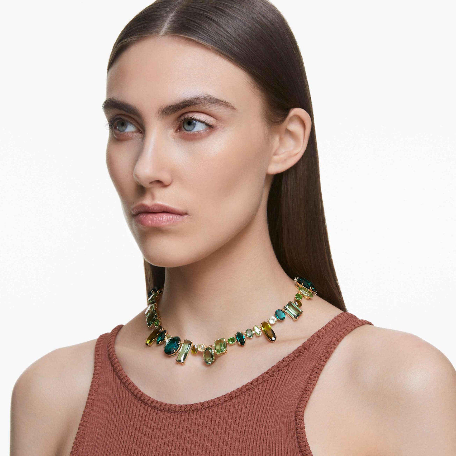 GEMA NECKLACE MIXED CUTS GREEN GOLD TONE PLATED