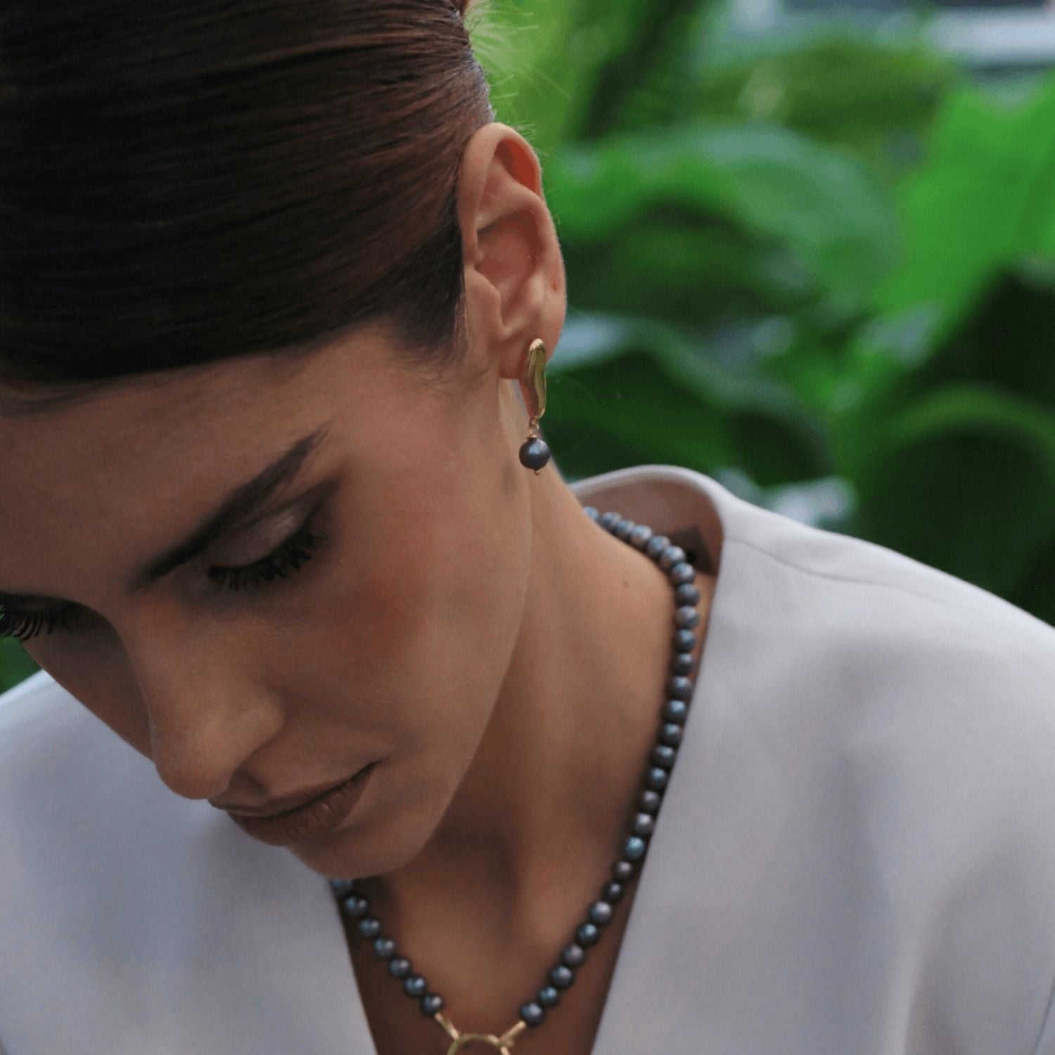 Gera Black Pearl Dangle Earrings Gold