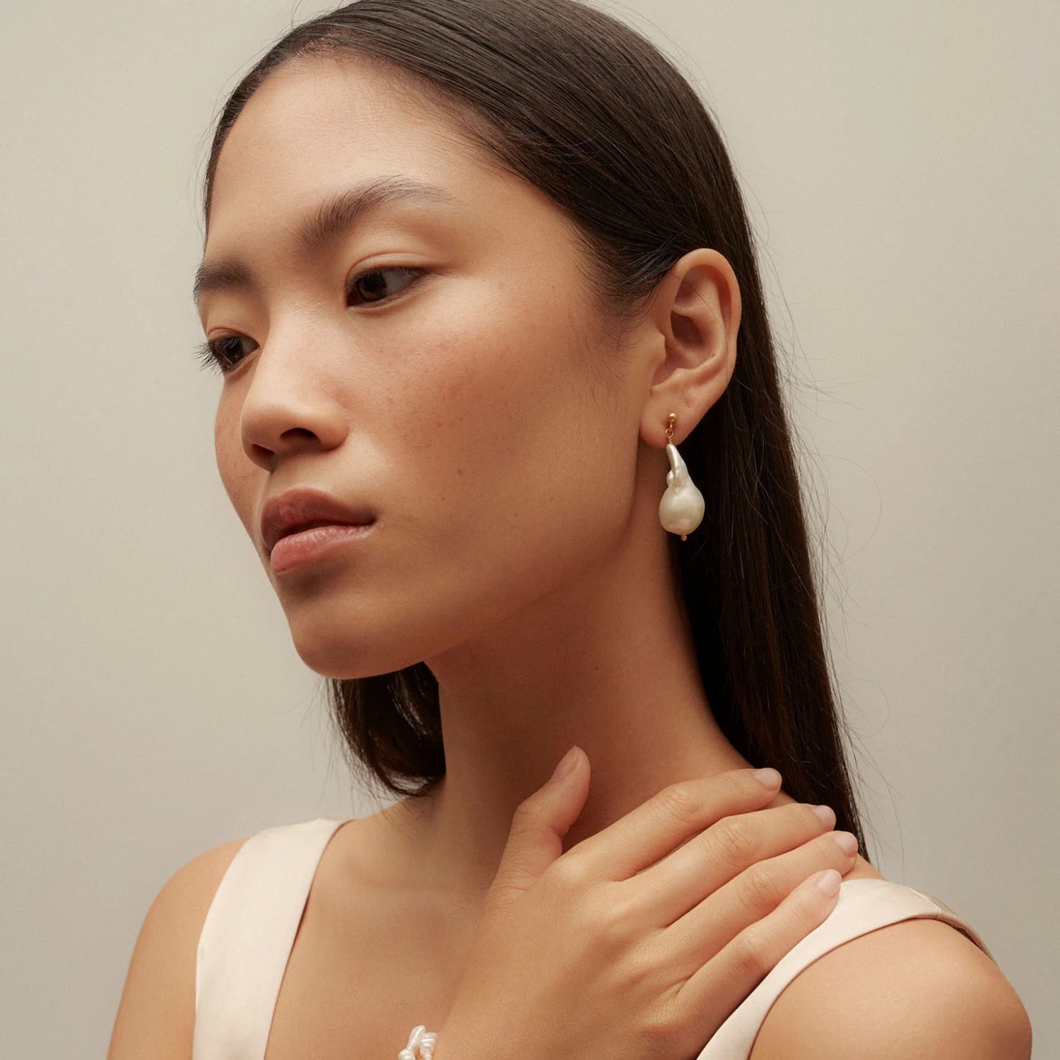 Giséle Baroque Pearl Earrings Gold