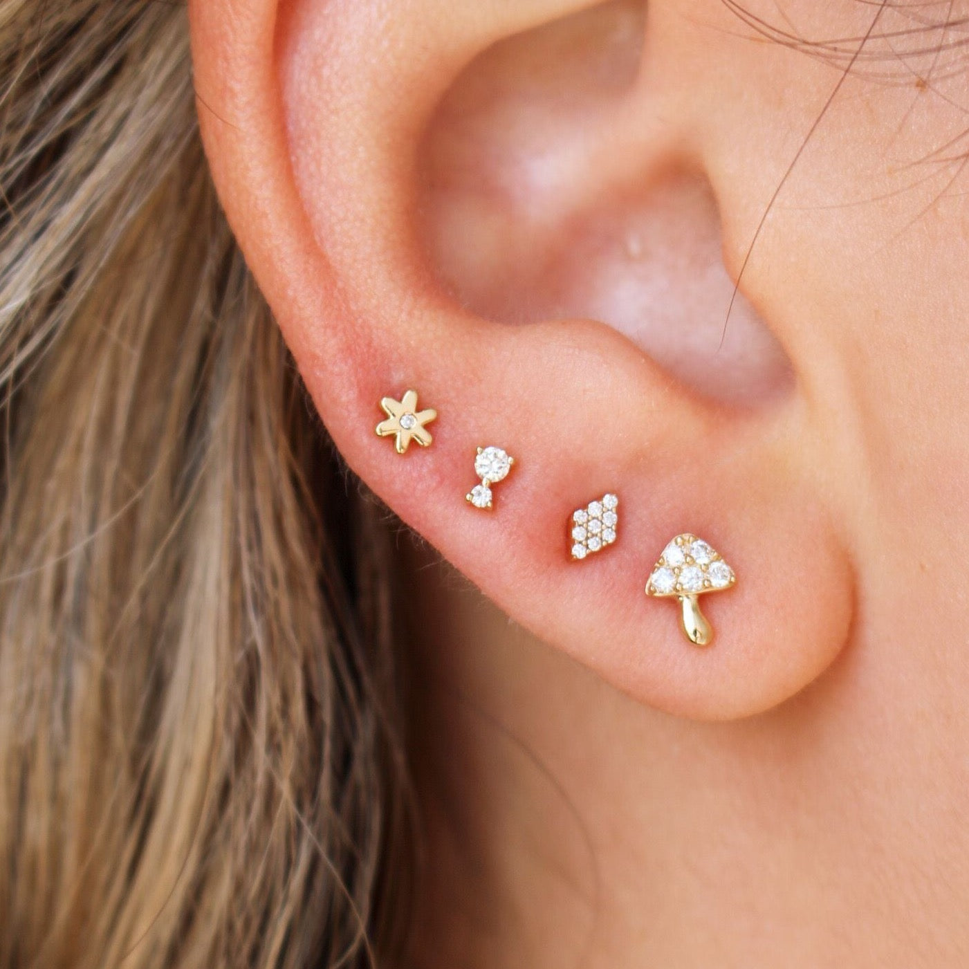 Gold Mini Daisy Diamond Stud Earring
