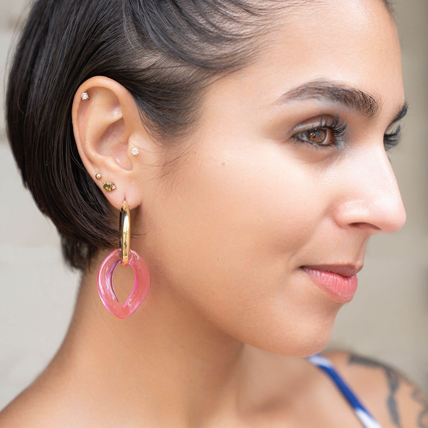 Gold And Lucite Curb Link Drop Hoop Earrings In Pink