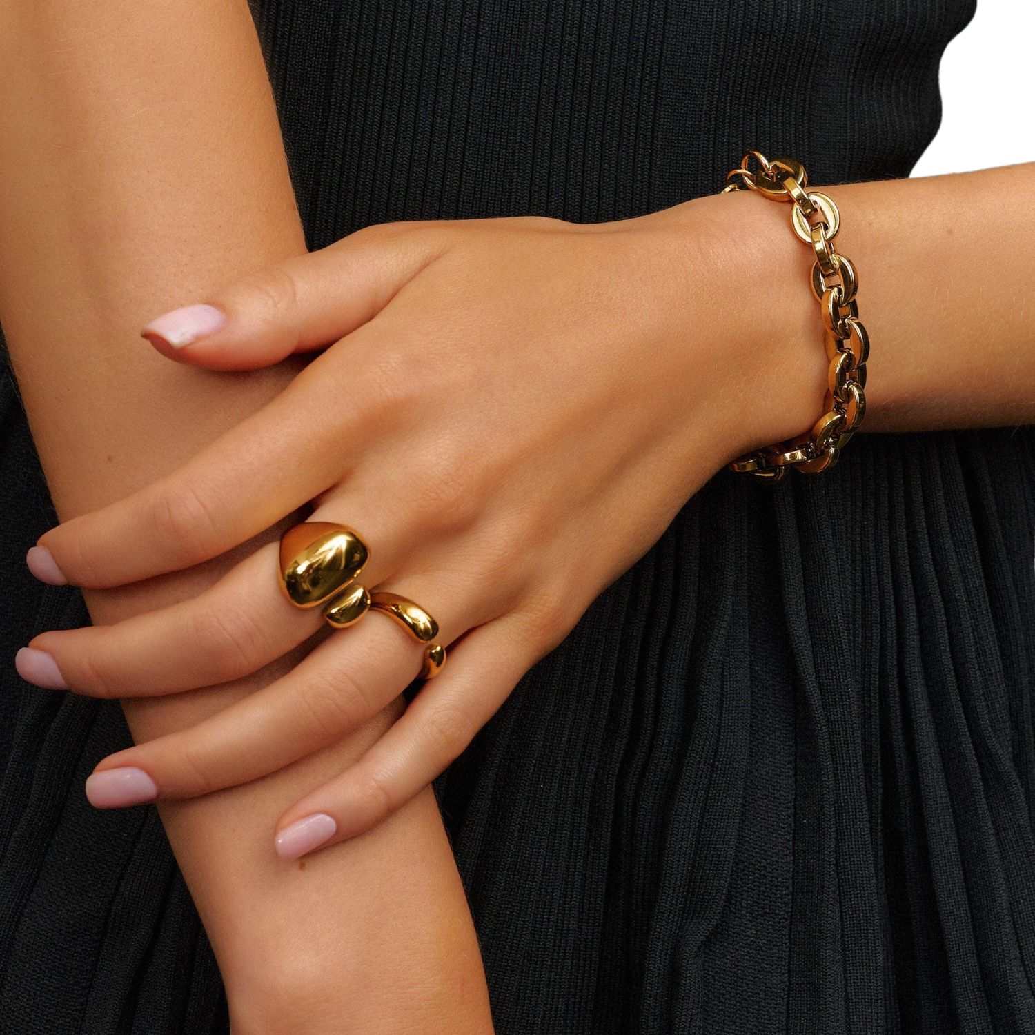 Gold Loop Link Bracelet