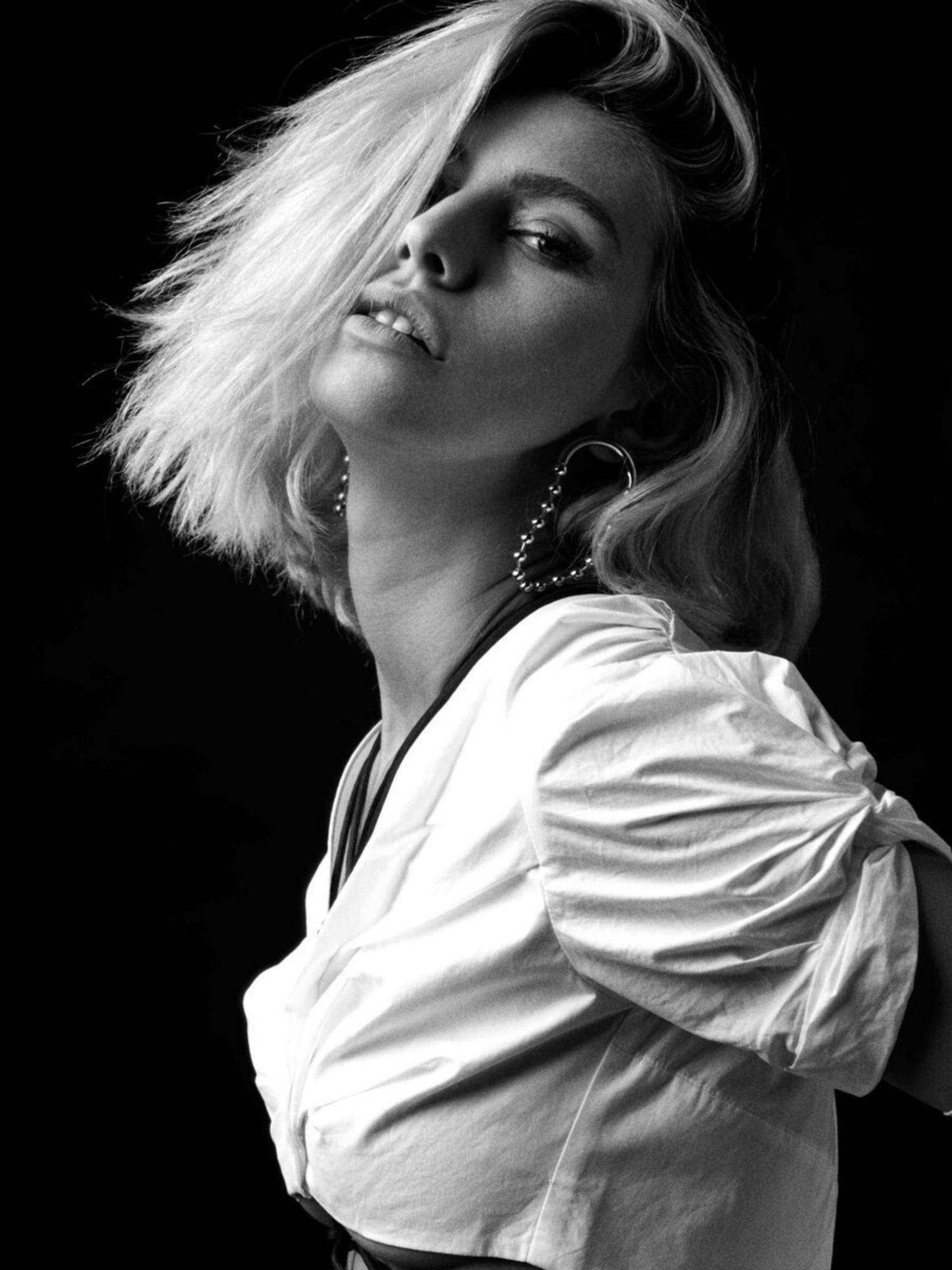 Gold Orbita Amari Earrings