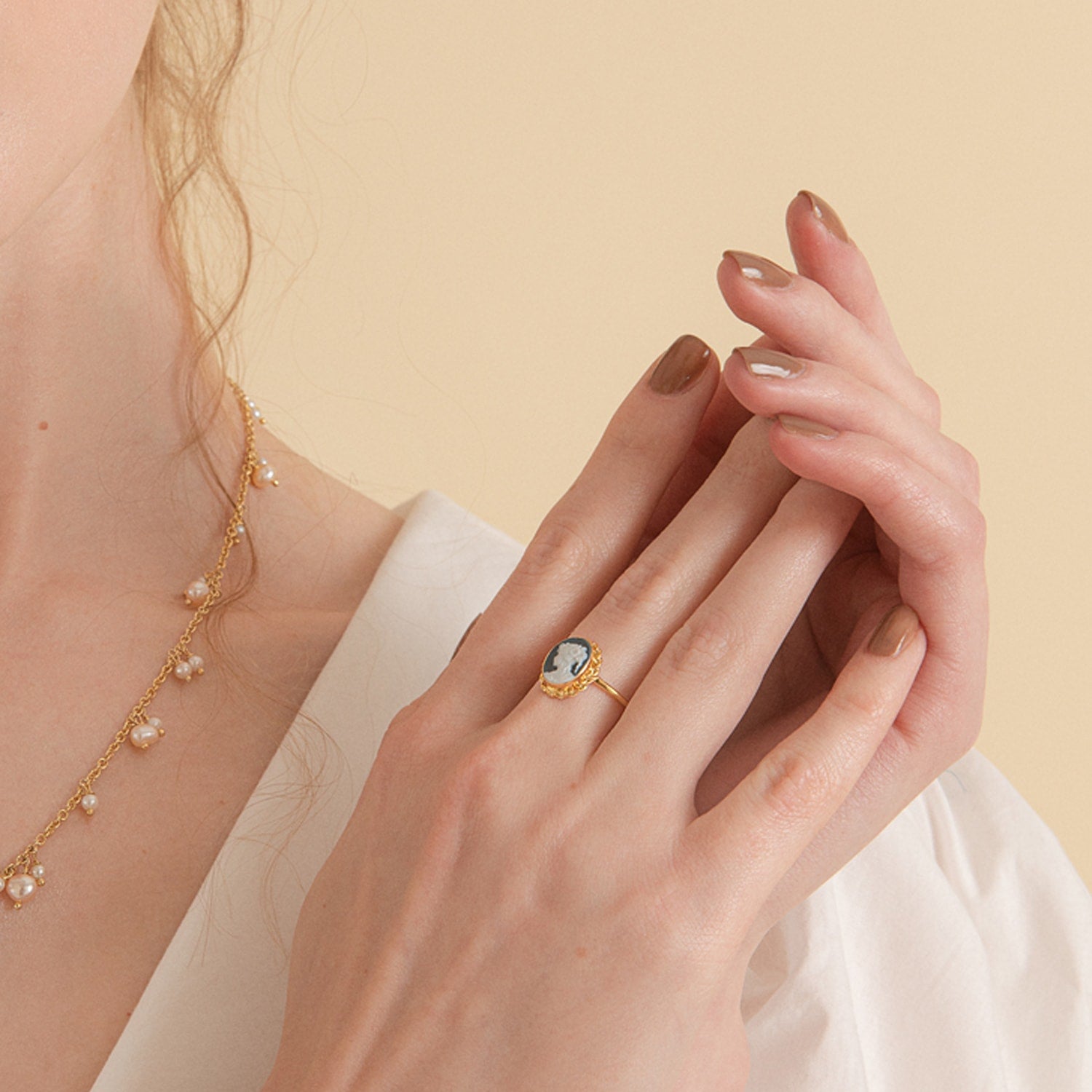 Gold-Plated Black Mini Cameo Ring