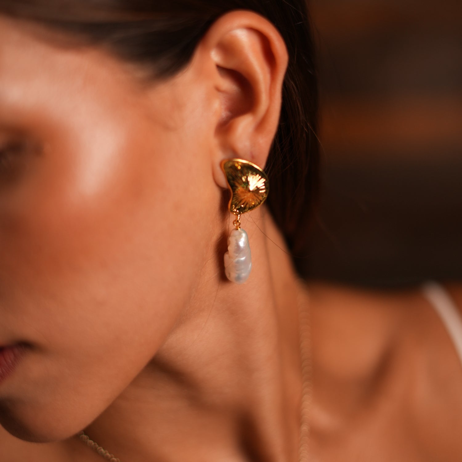 Sea Shell Design Pearl Dangle Earrings - Gold