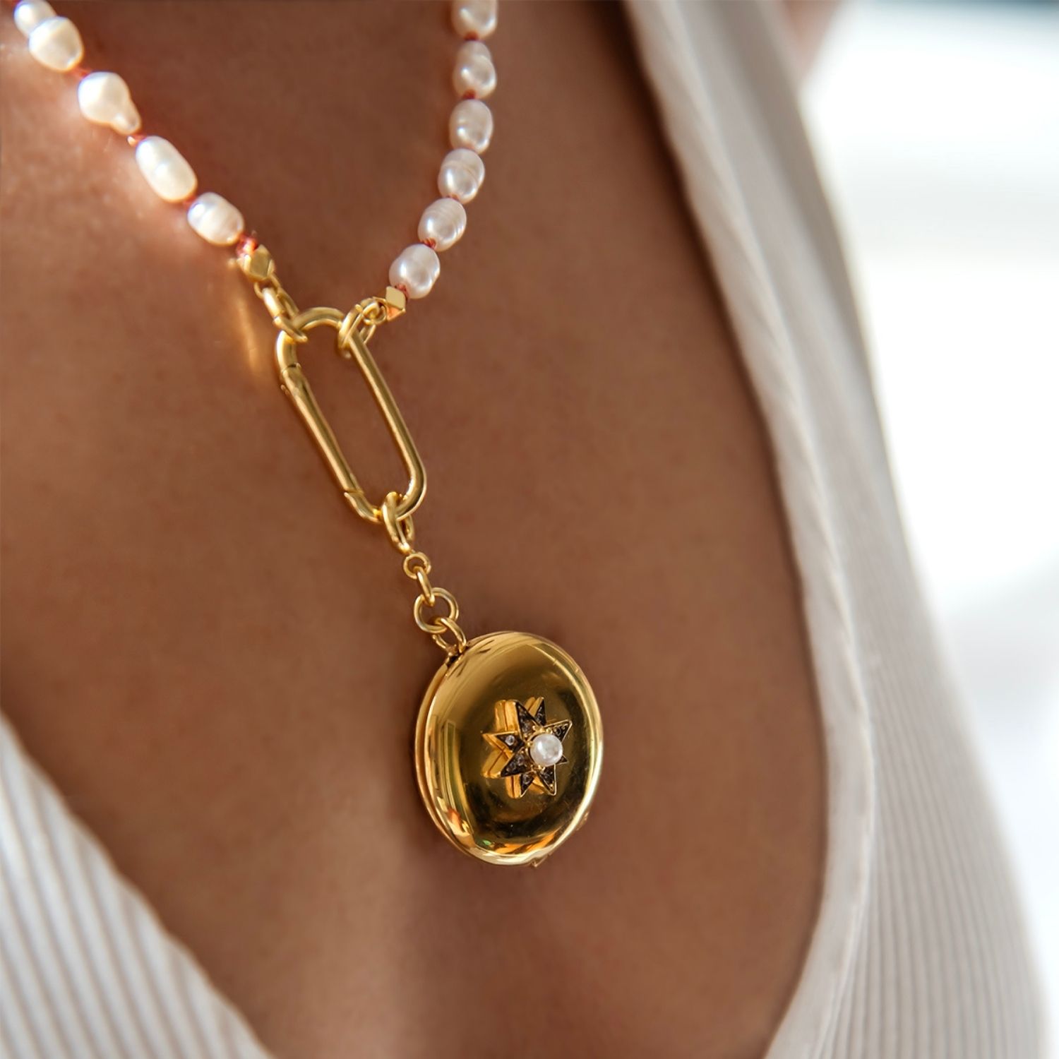 Goldstar - Star Detailed Pearl Necklace