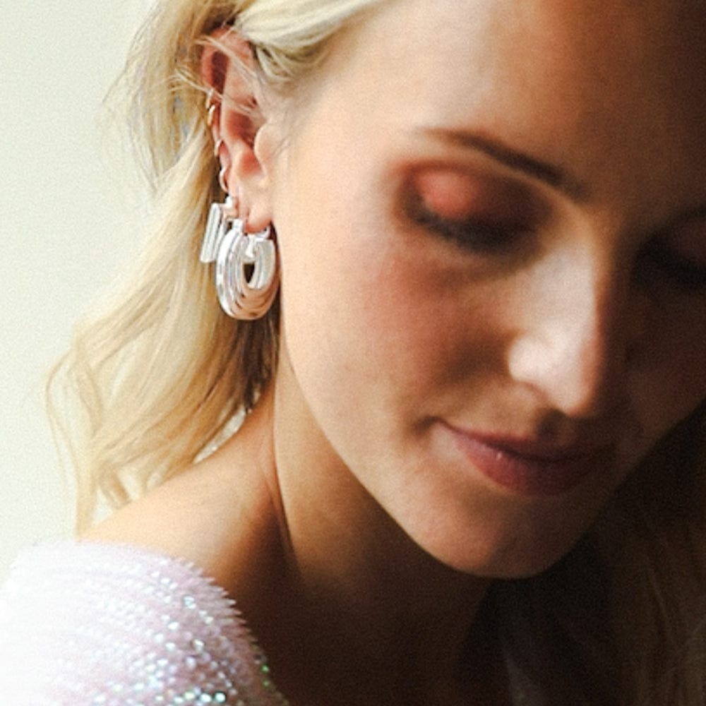 polly-sayer-chunky-ridge-hoop-earrings-silver-plated-daisy-london