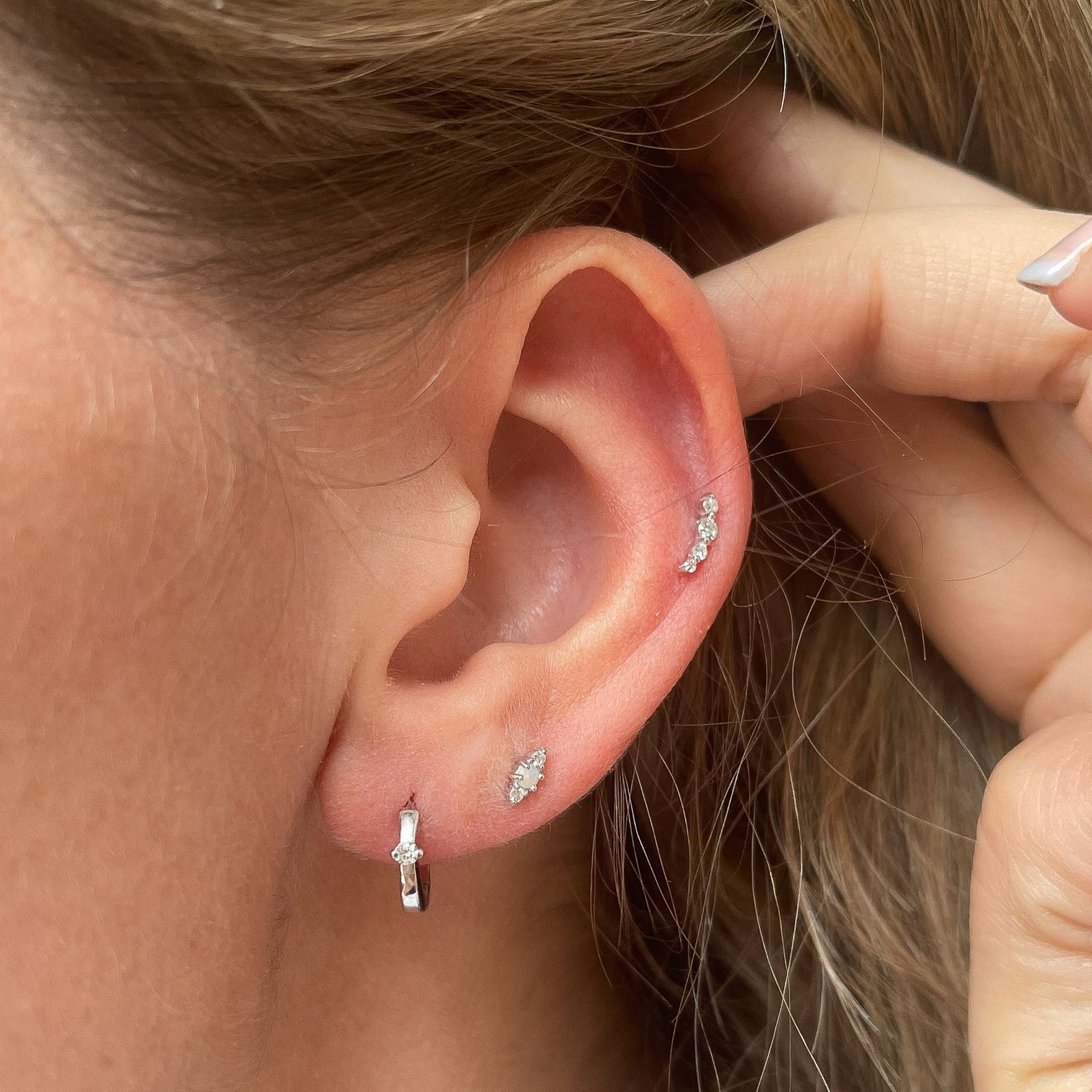 Graduated Diamond Curve Flat Back Earring 14K White Gold