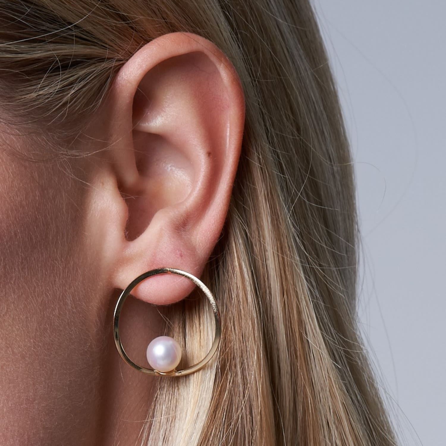 Gratia Large Gold Curved Circle Stud Earrings With Cultured Akoya Pearl