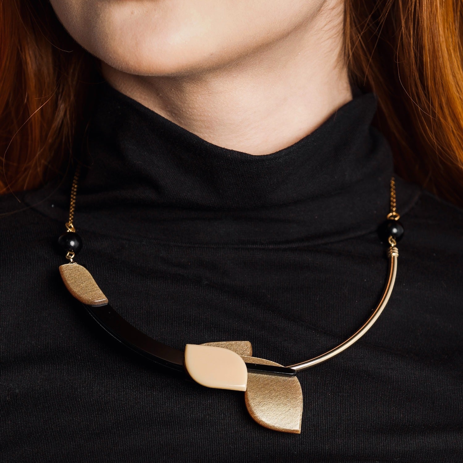 Handmade Acrylic Necklace Choker Anthurium / Kahki