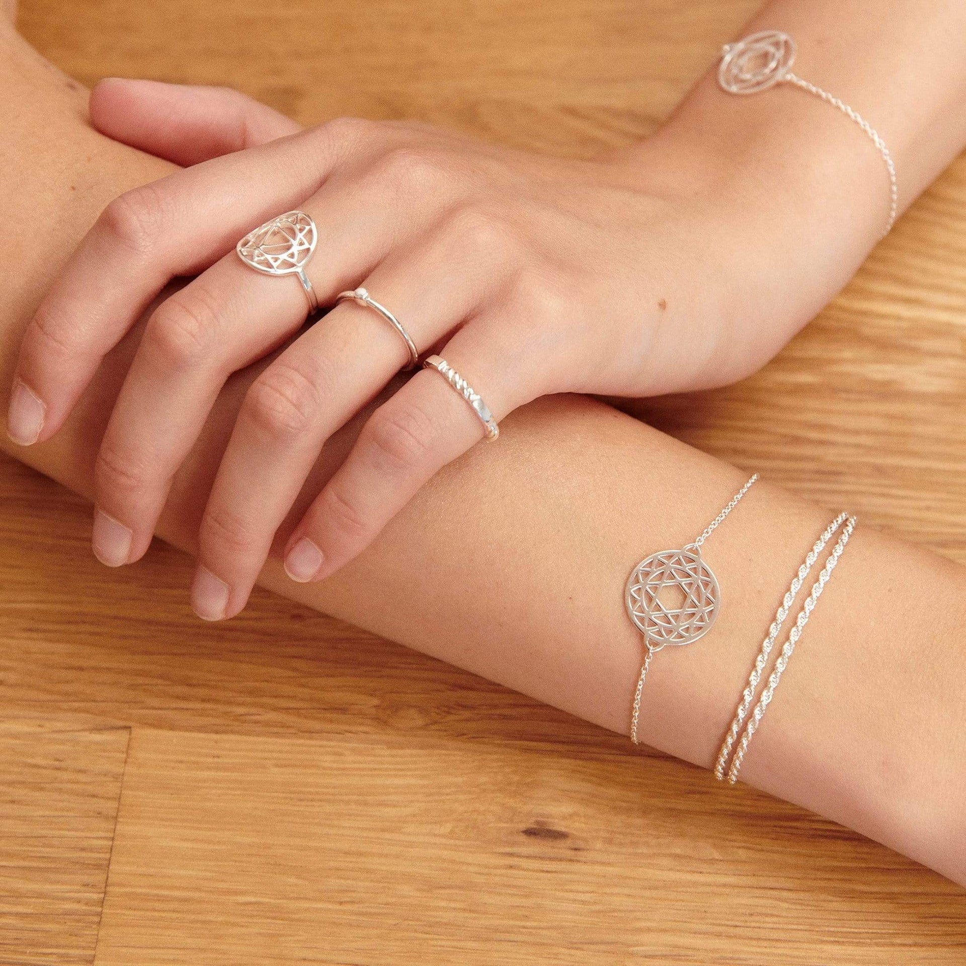 heart-chakra-chain-bracelet-sterling-silver-daisy-london