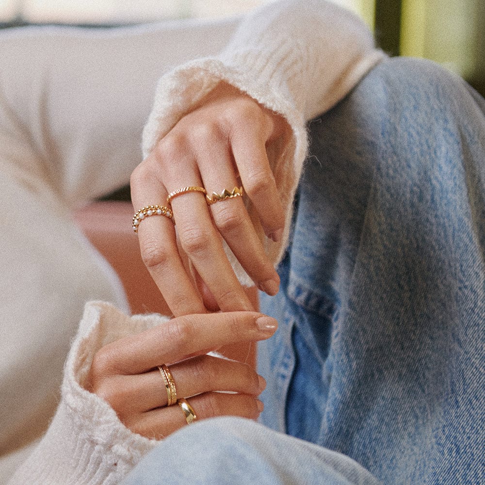 heart-crown-band-ring-18ct-gold-plated-daisy-london