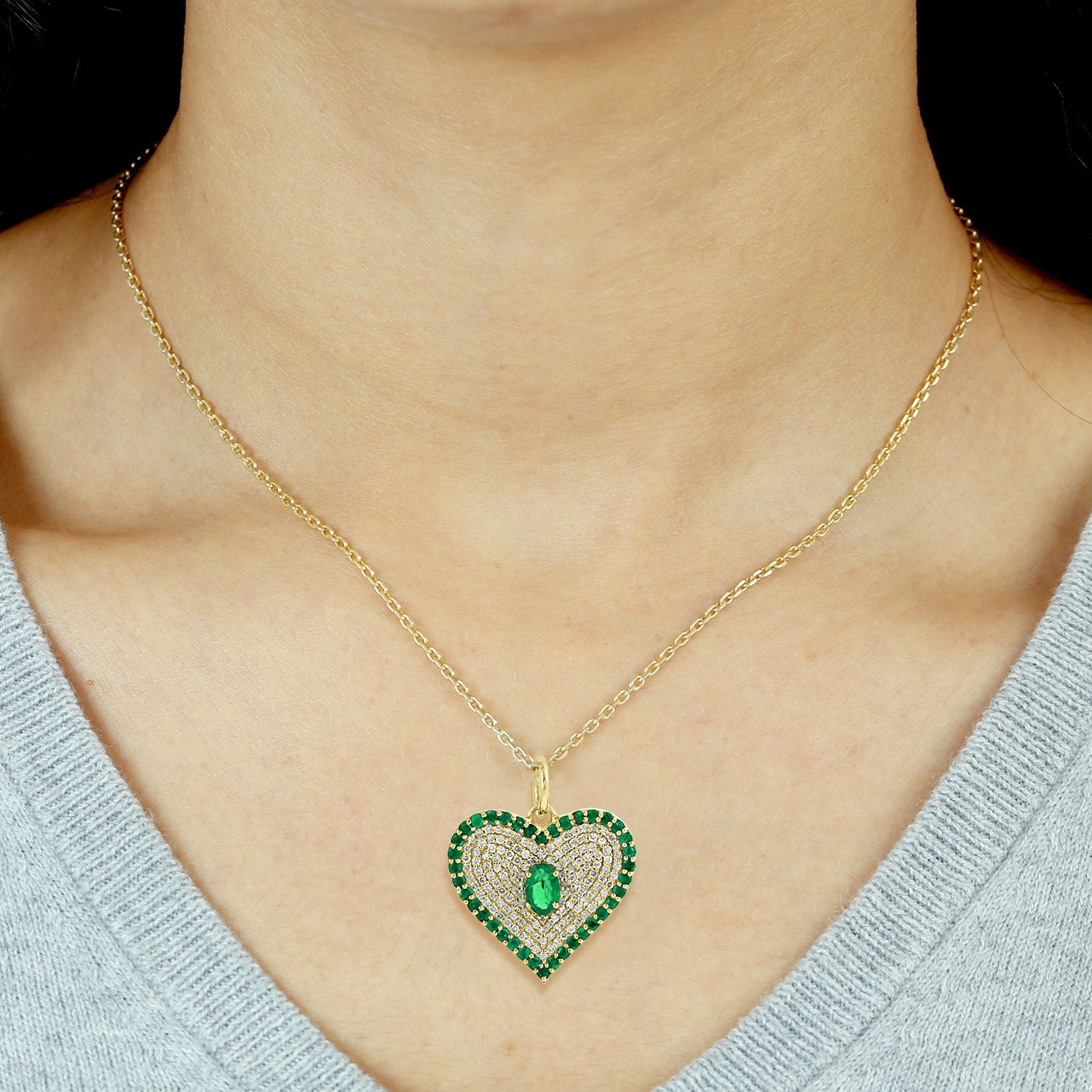 Heart-Shaped Emerald Center Diamond Pendant In Gold – Romantic Luxury Jewelry