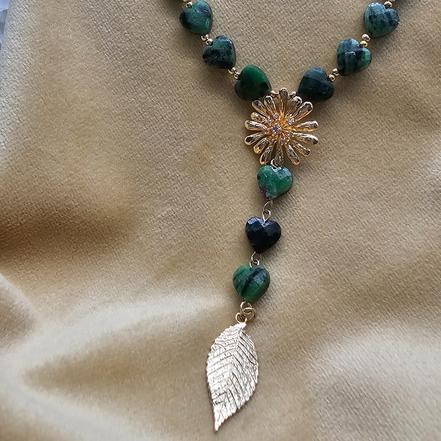 Heart Shaped Green Gemstone With Daisy Flower Necklace