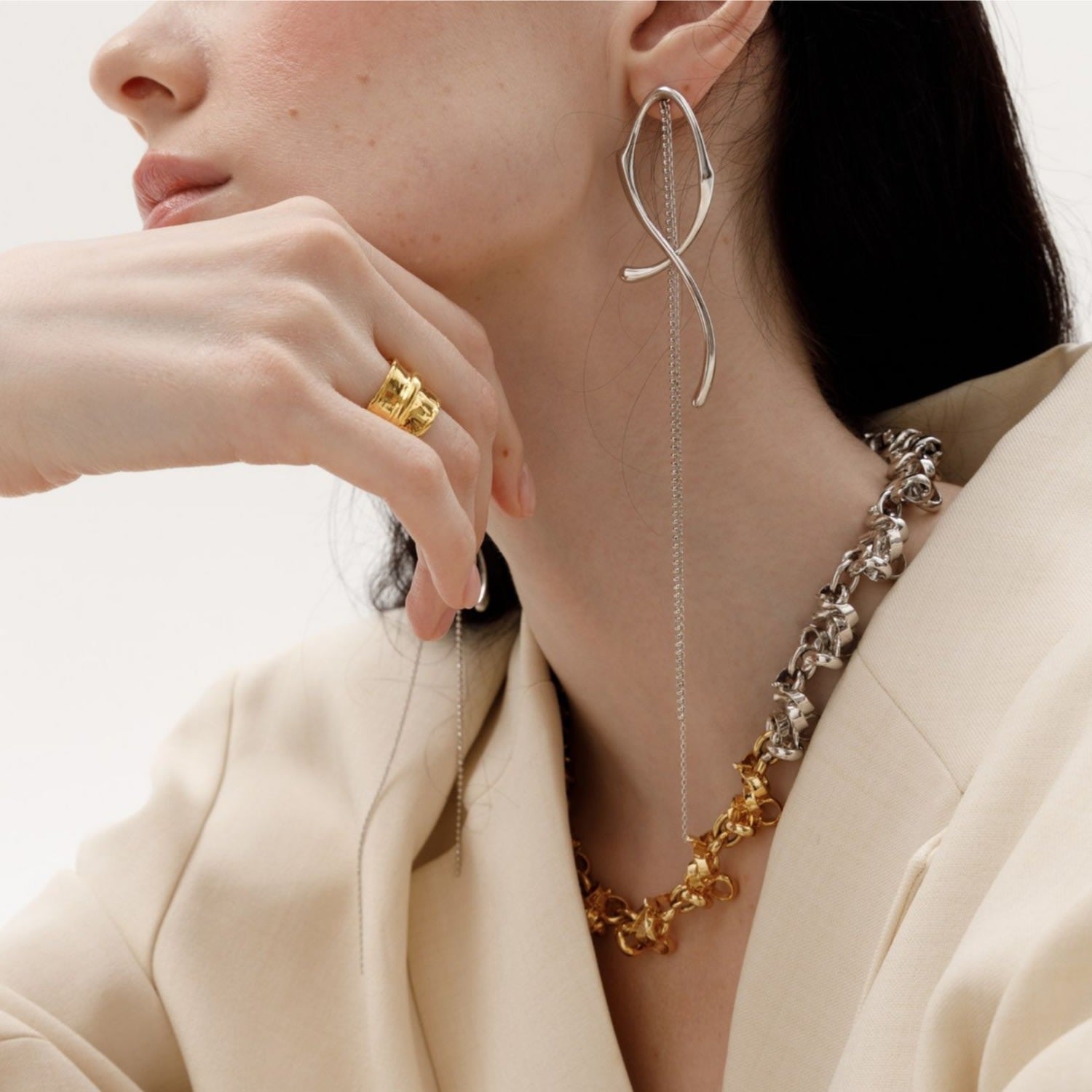 Heradi Bold White Gold Earrings