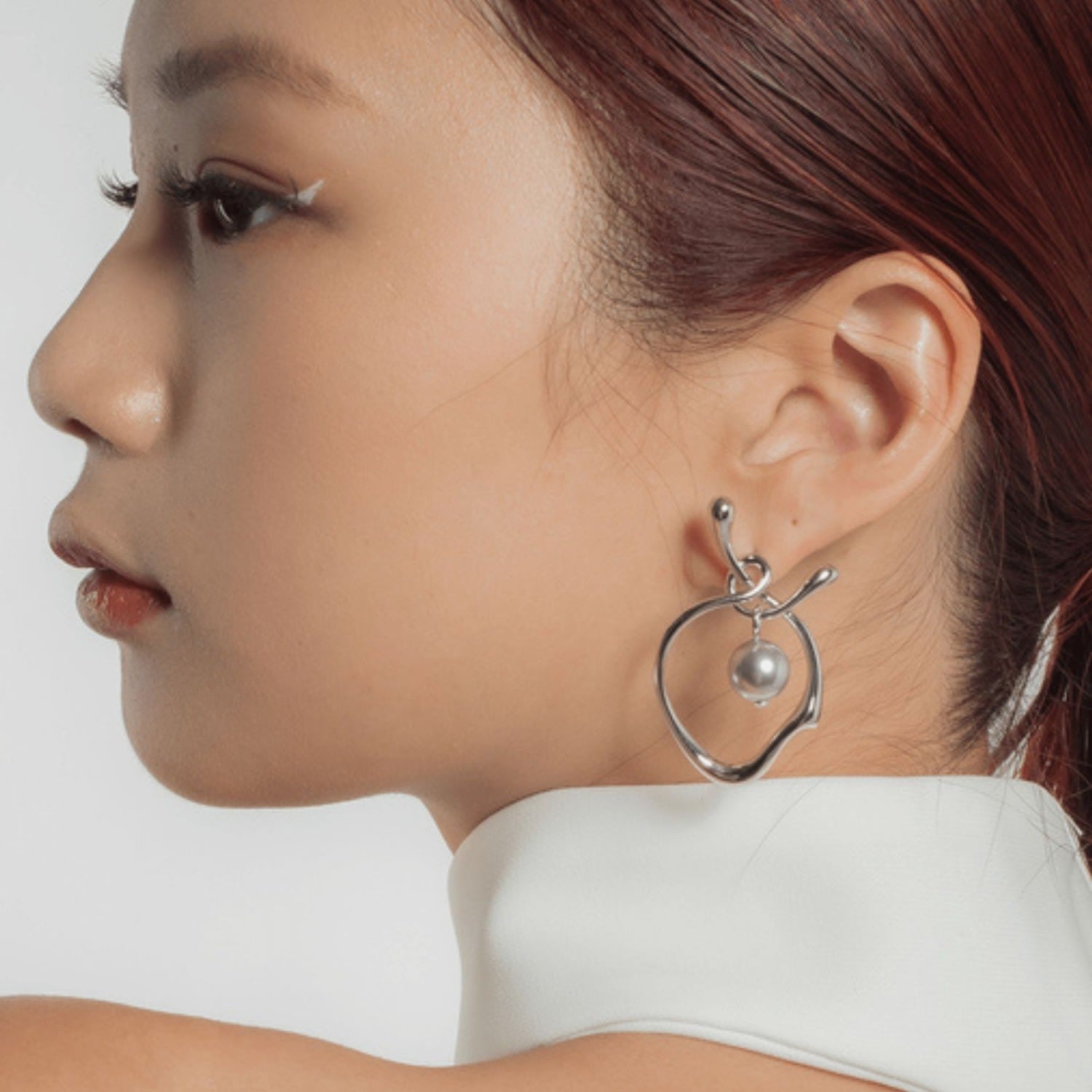 Heradi Wave Pearl White Gold Earrings