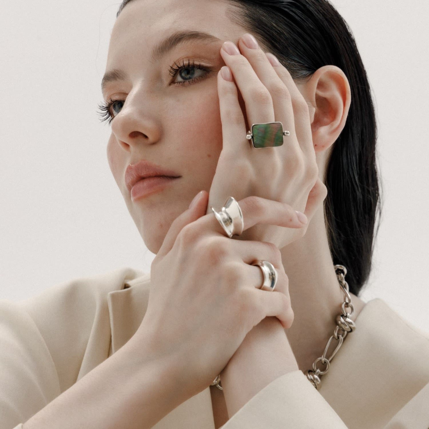 Heradi Wave Stone White Gold Ring