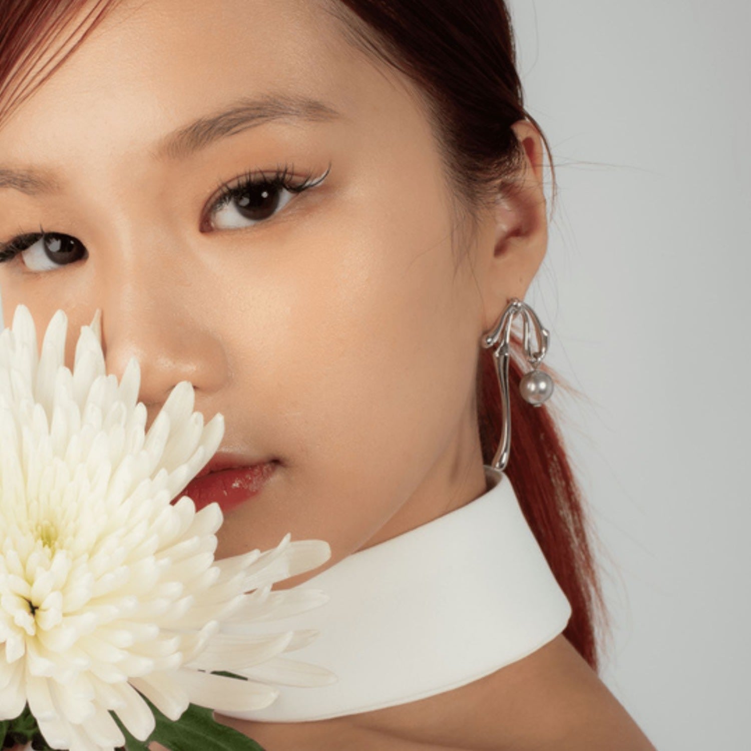 Heradi Wave White Gold Pearl Earrings