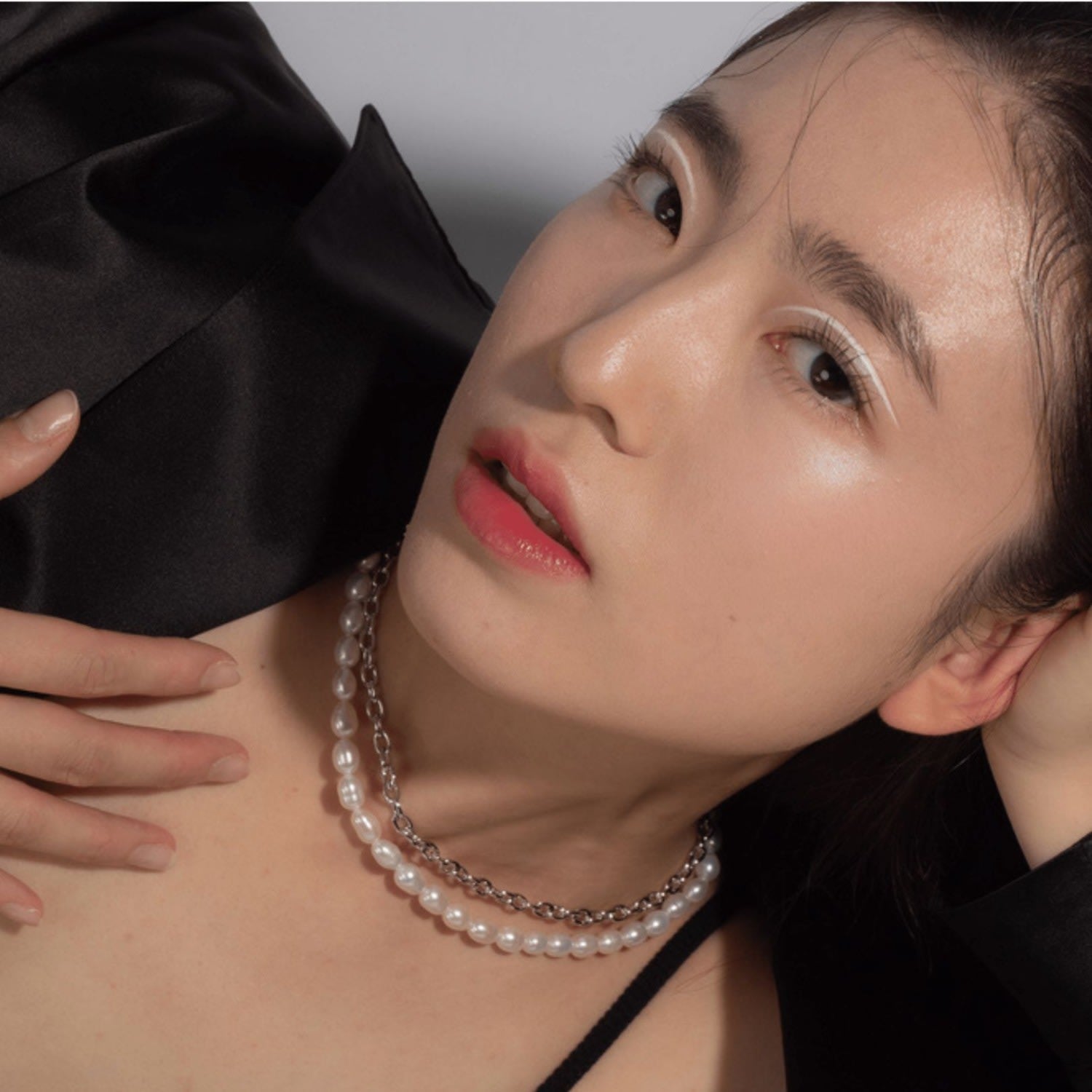 Heradi Wave White Gold Pearl Necklace