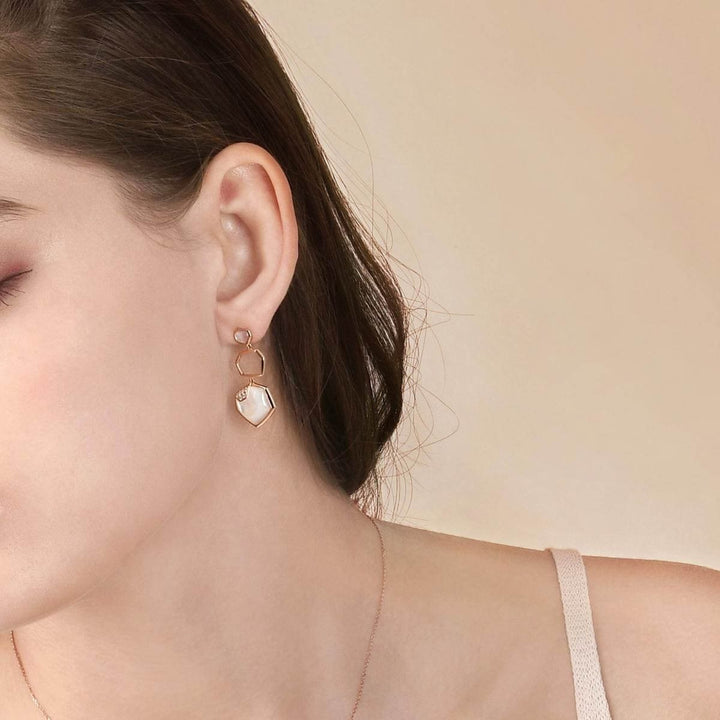 harmony-18k-red-gold-mother-of-pearl-earrings