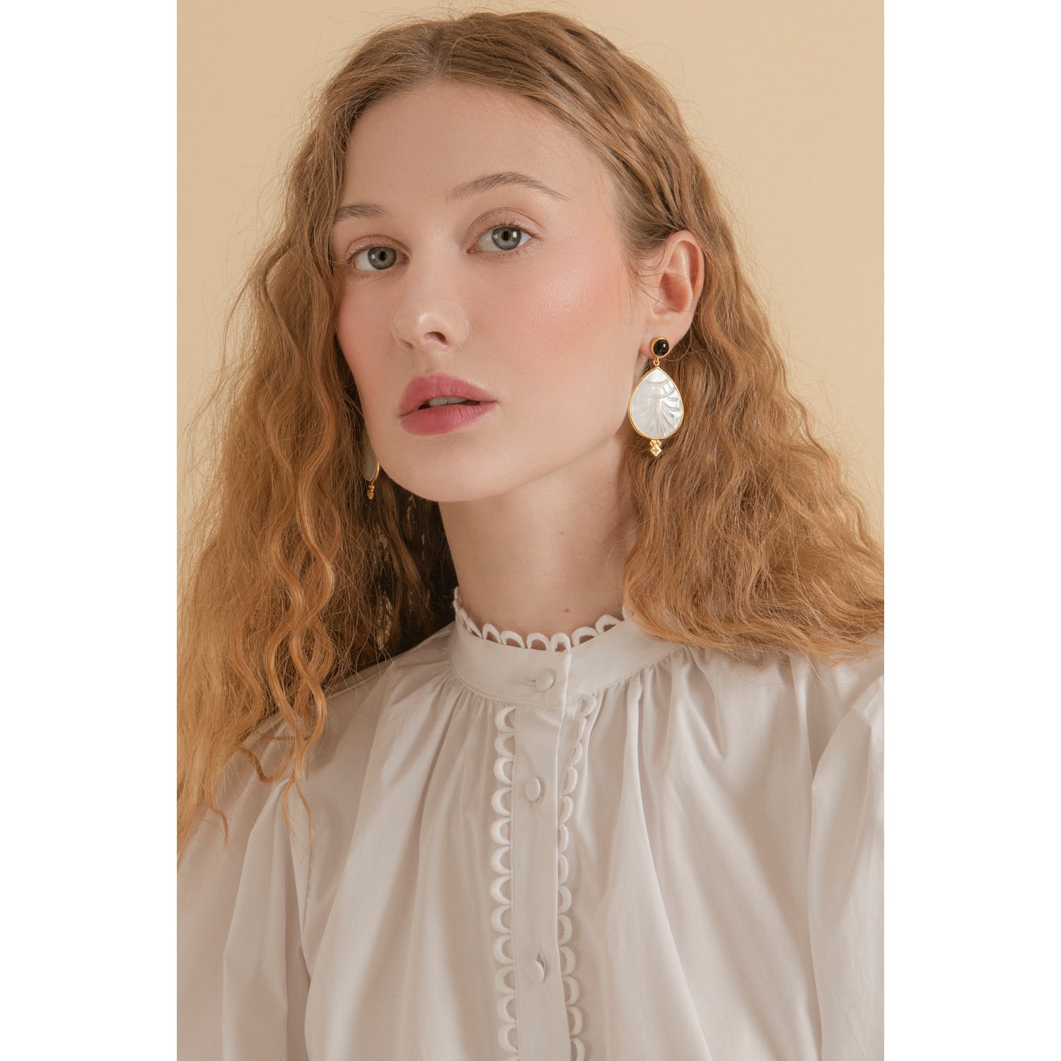 Feuilles Onyx & Mother Of Pearl Gold-Plated Earrings