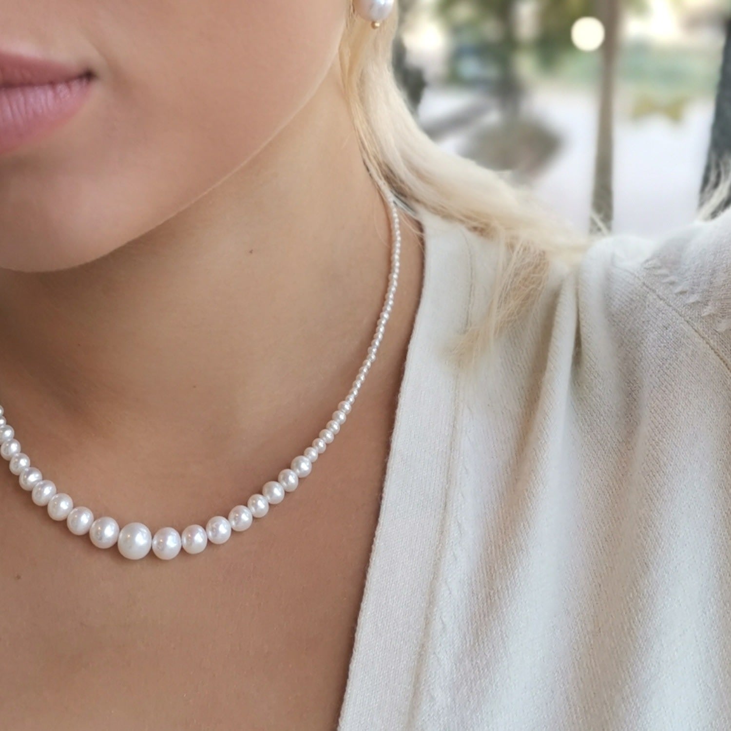 Mia Classic Pearl Necklace