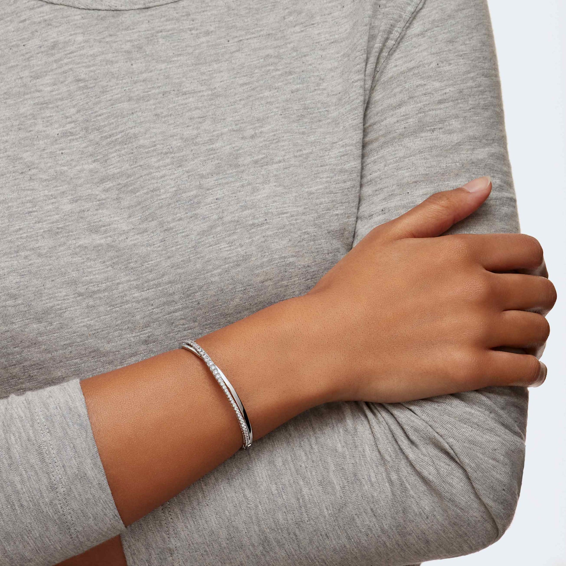 HYPERBOLA BANGLE ROUND CUT WHITE RHODIUM PLATED