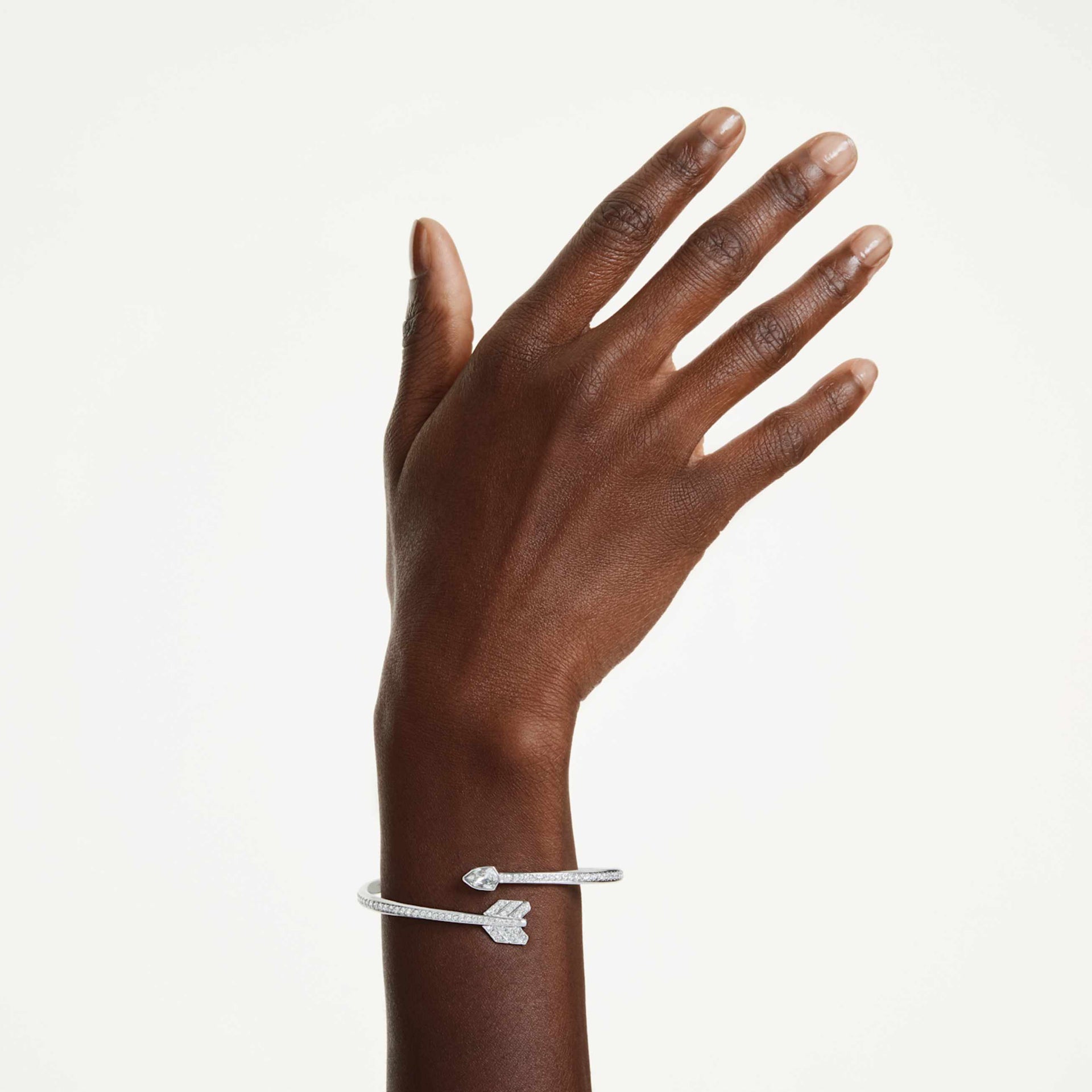 IDYLLIA BANGLE MIXED CUTS ARROW WHITE RHODIUM PLATED