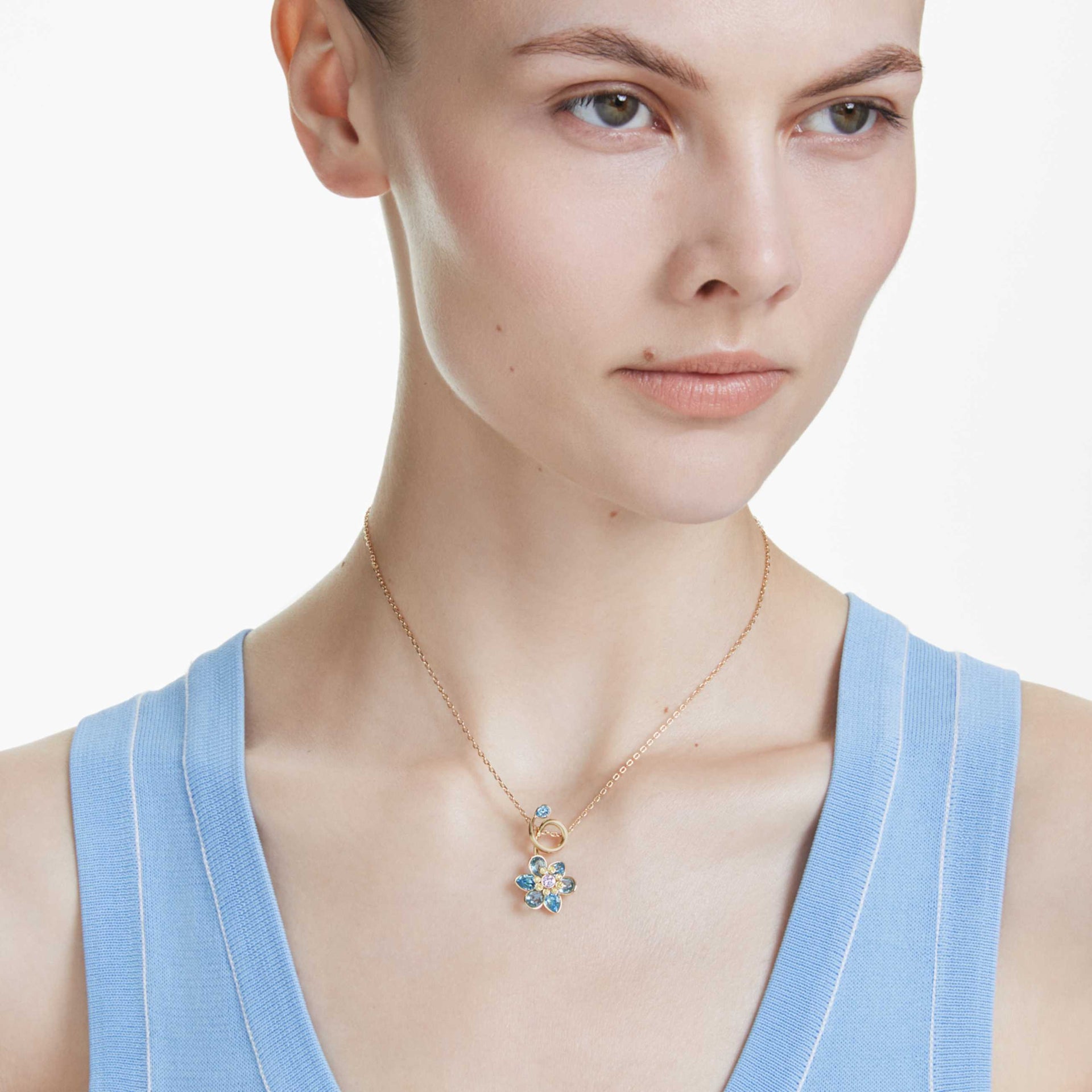 IDYLLIA PENDANT MIXED CUTS FLOWER BLUE GOLD TONE PLATED