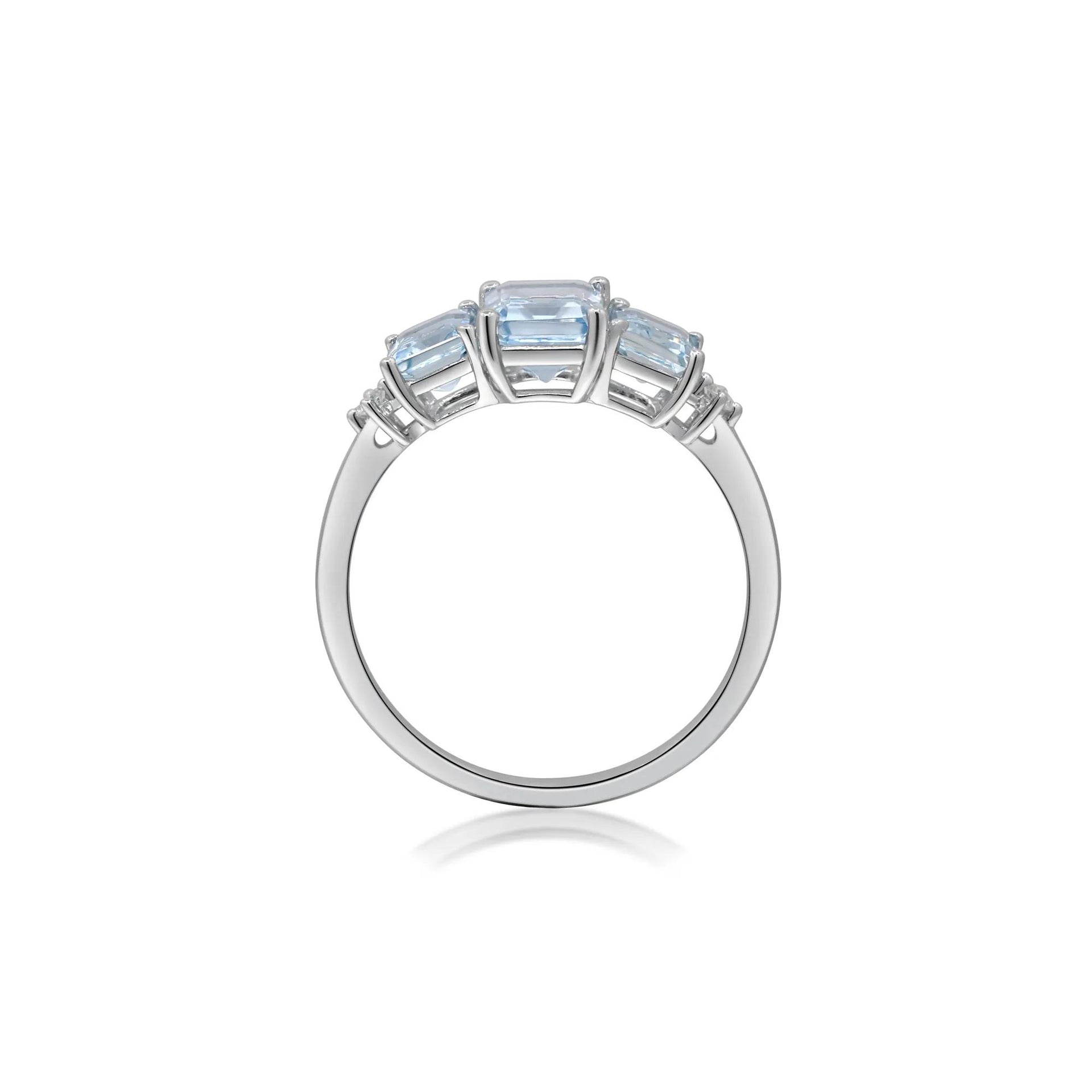 Aquamarine and Diamond Accent Ring 10K White Gold Round Brilliant Cut Size 6.5 2mm