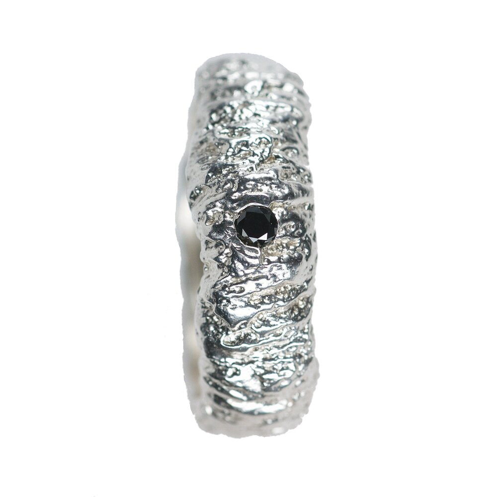 The tree trunk inprint wedding band with a black diamond /available in men's and women's size