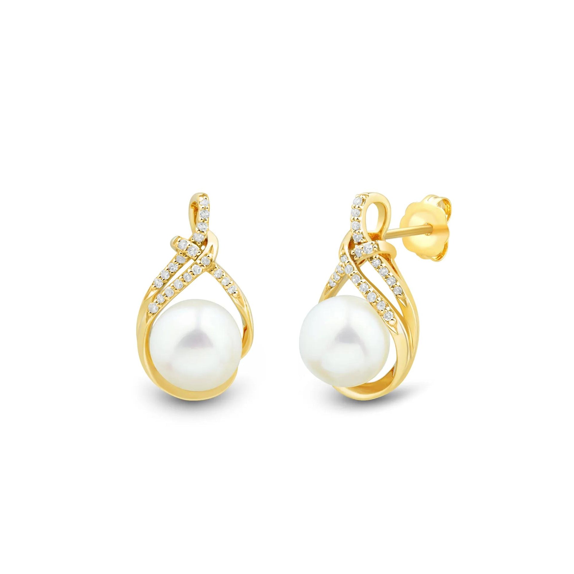 1/10 CT. Tw. Button Freshwater Cultured Pearl and Diamond Earrings 10K Yellow Gold Size 9.20mm