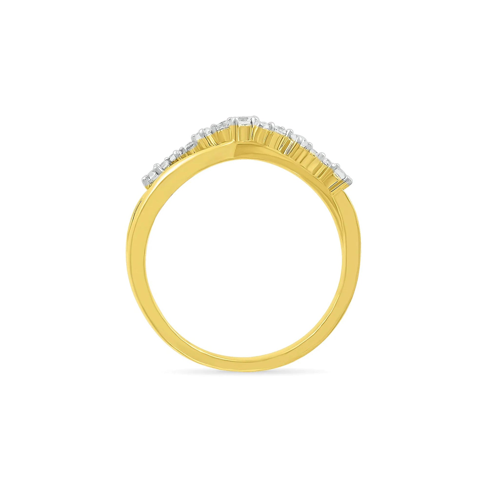1/5 CT. Tw. Diamond Twist Ring 10K Yellow Gold Round Brilliant Cut Size 7.5