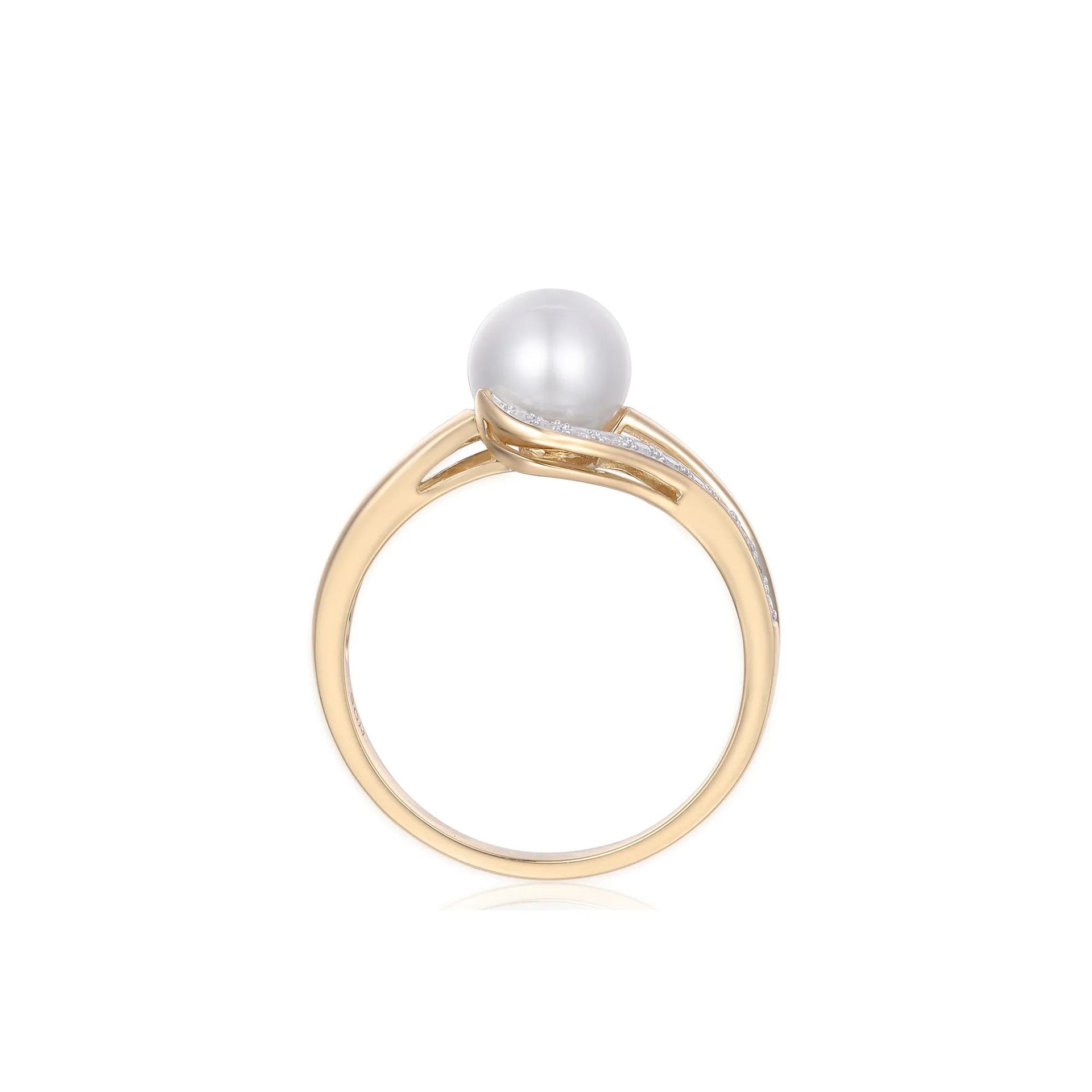 1/10 CT. Tw. Freshwater Cultured Pearl and Diamond Ring 10K Yellow Gold Size 8