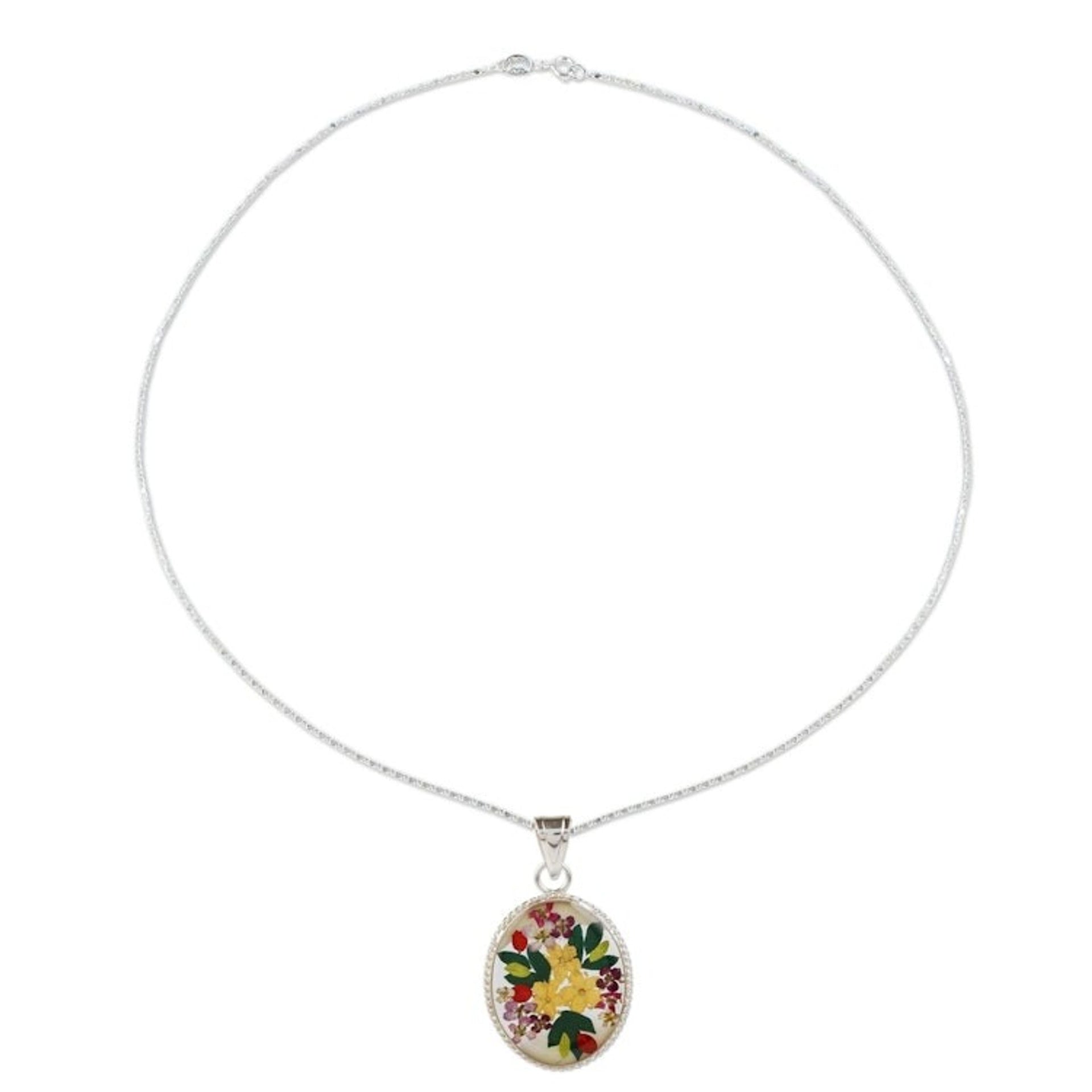 Classic Sylvan-Inspired Pendant Necklace with Wild Flowers 'Antique Daffodils'