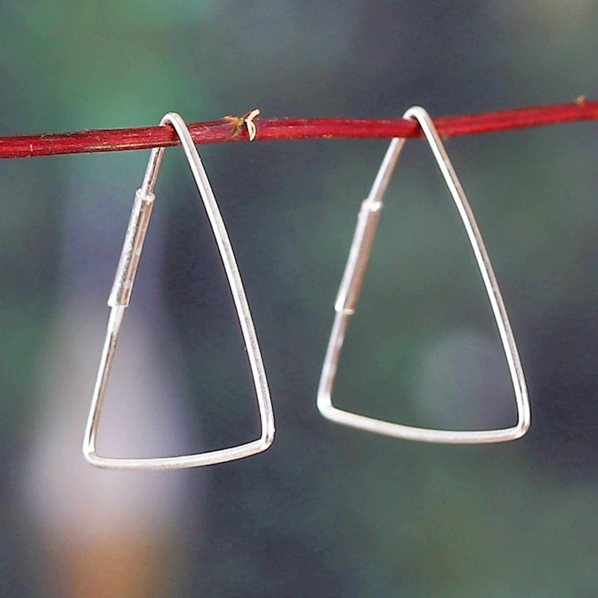 Triangle-Shaped High-Polished Sterling Silver Hoop Earrings 'Chic Pyramids'