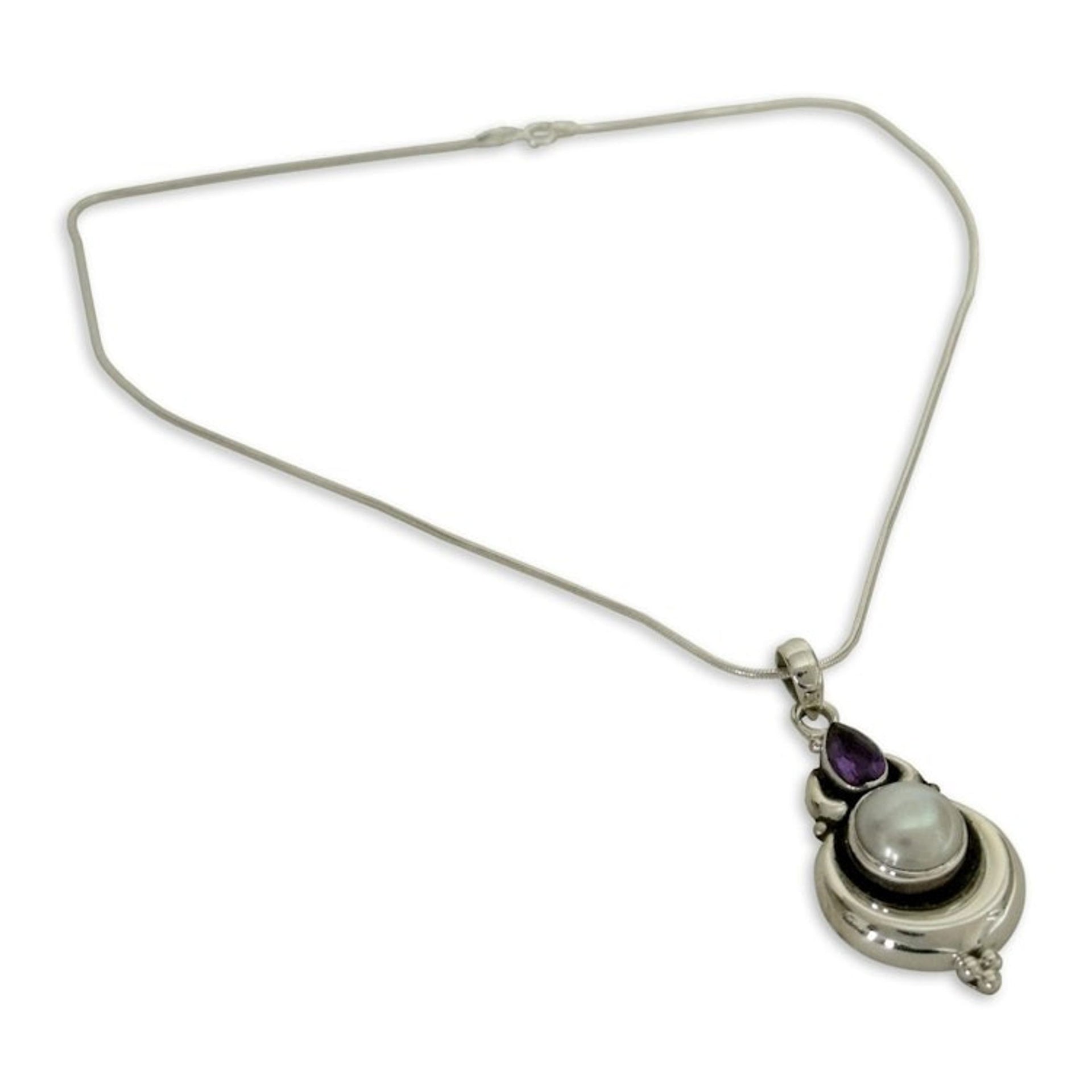 Grand Indian Necklace with Pearl and Amethyst on Silver 'Jaipur Moon'