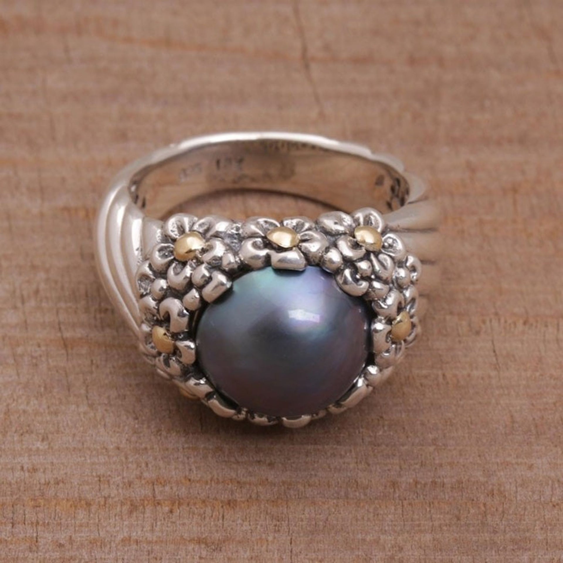 Blue Cultured Pearl Cocktail Ring with Floral Motifs 'Dusky Daisy'