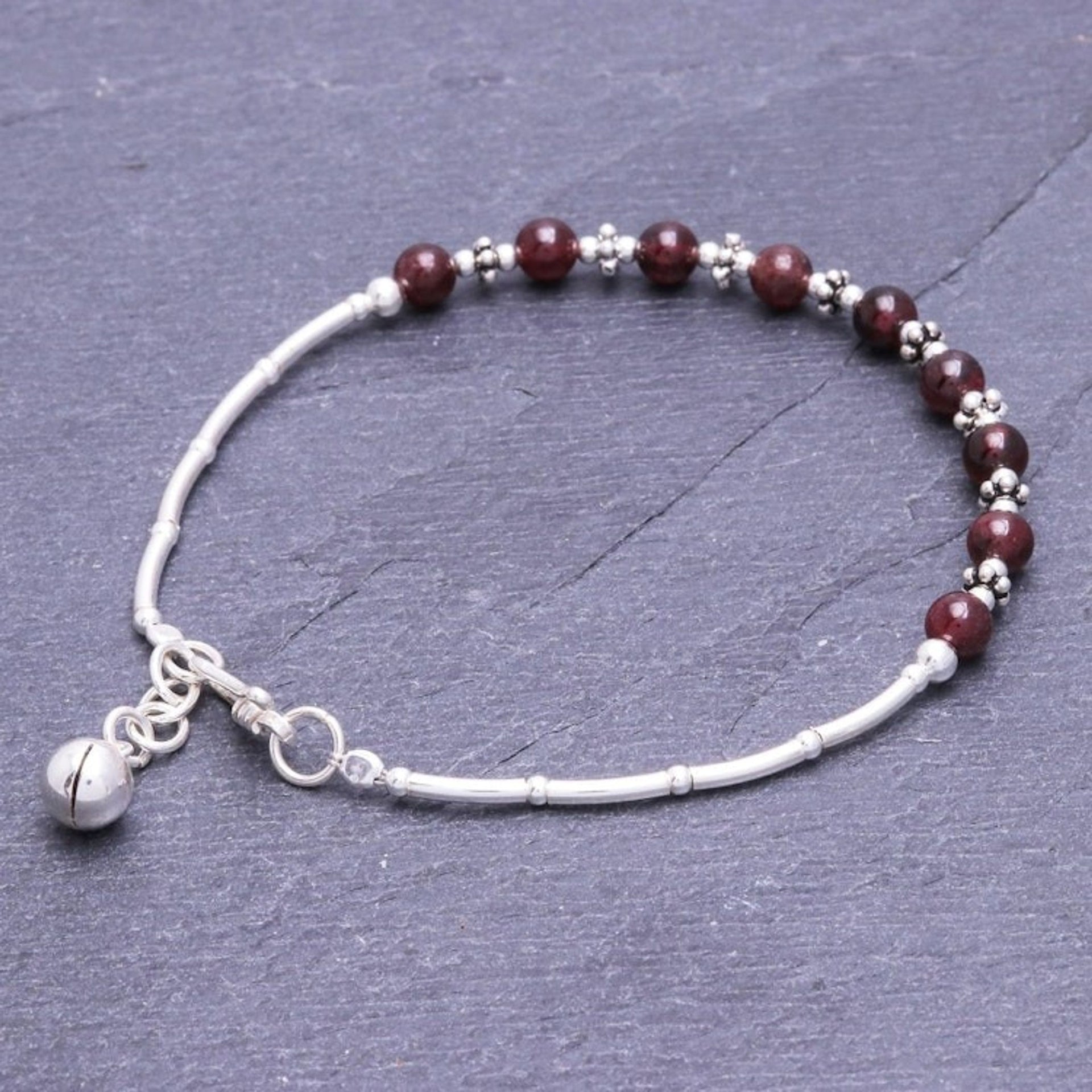 Garnet Bracelet with Karen Silver Beads from Thailand 'Classic Love'