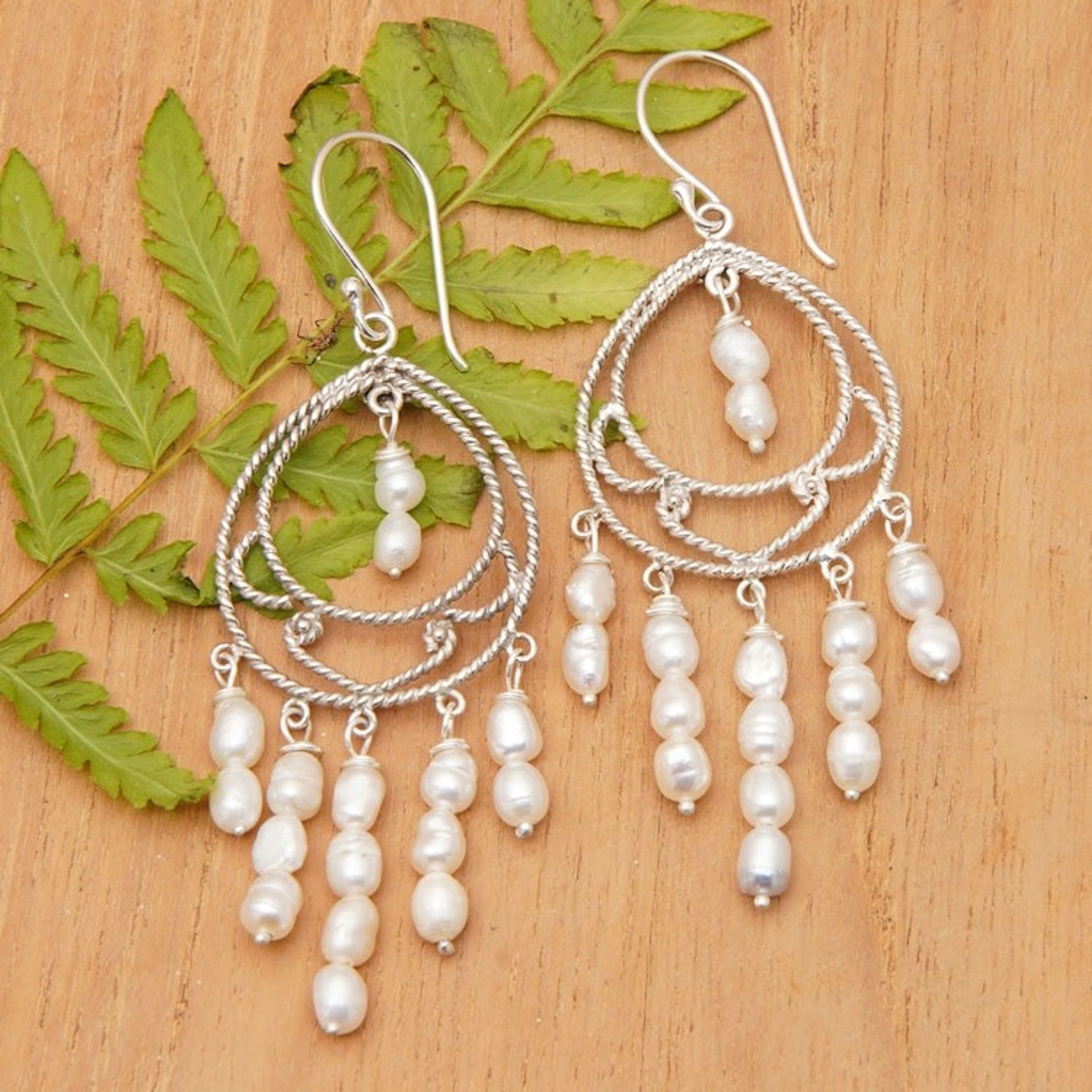 Pearl chandelier earrings 'Gracious Lady'