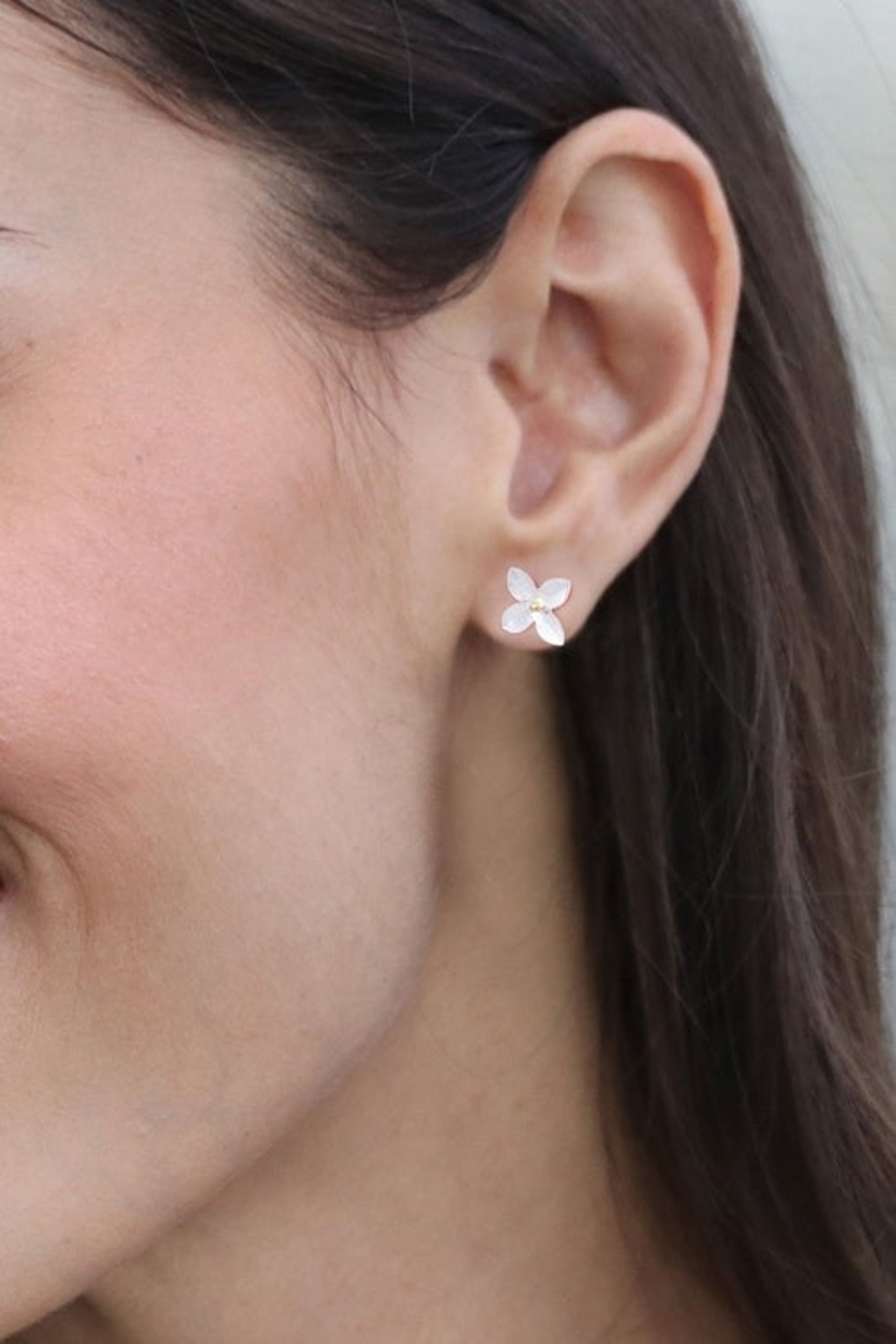 18k Gold-Accented Flower-Shaped Button Earrings 'Grace of Spring'