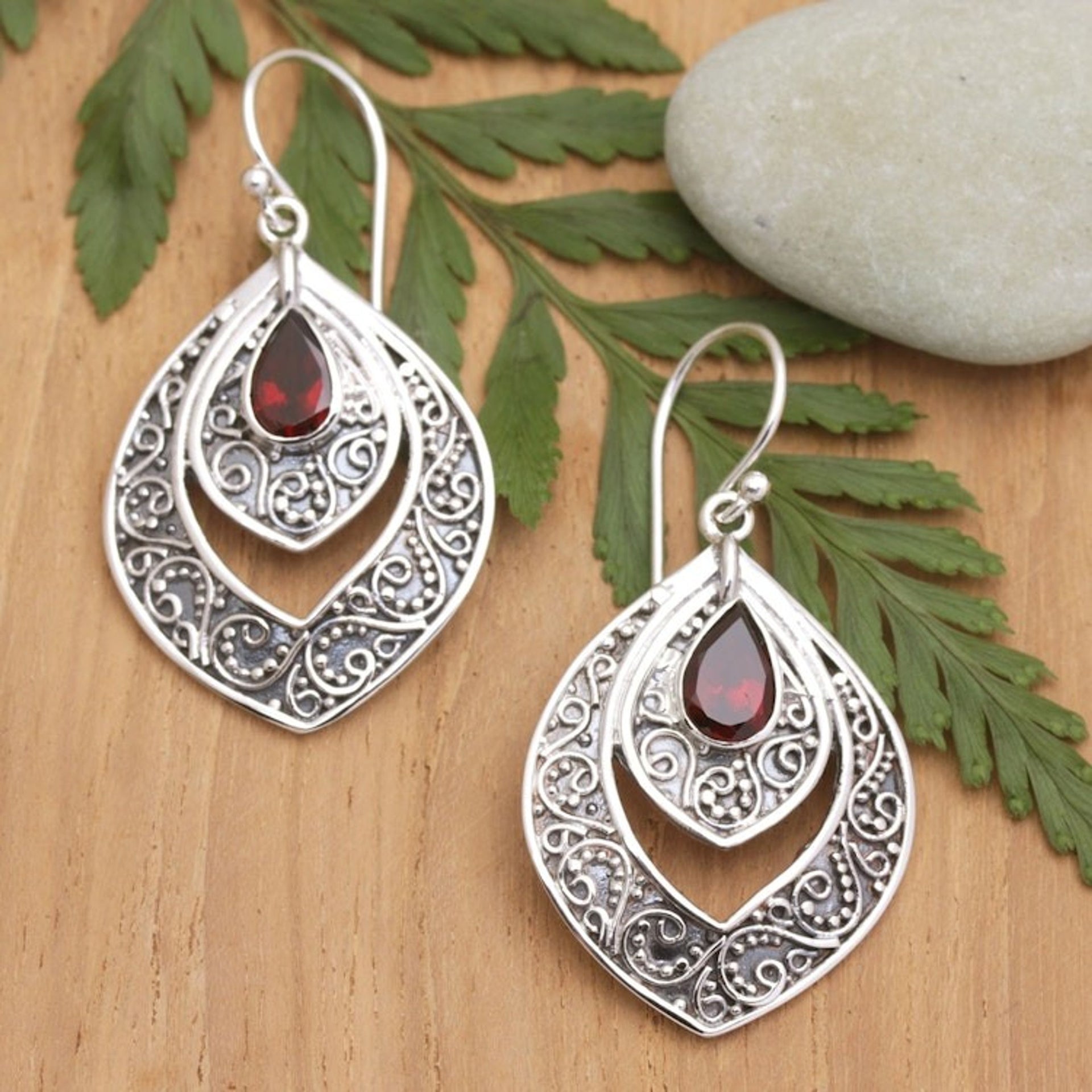 Sterling Silver Fashion Dangle Earrings with Garnet Stone 'Party Queen in Red'