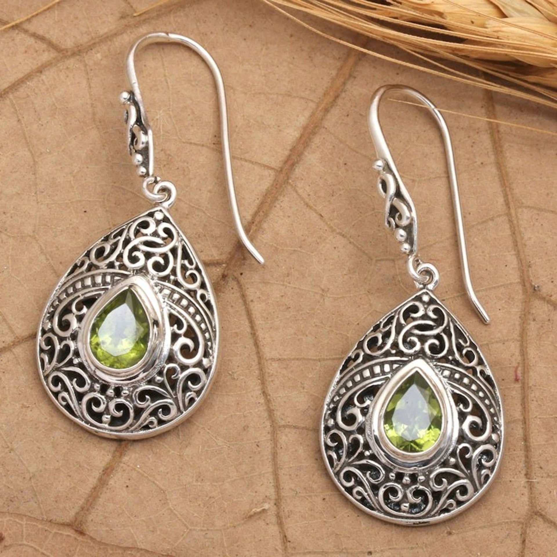 Traditional One-Carat Faceted Peridot Dangle Earrings 'Regal Paradise in Green'