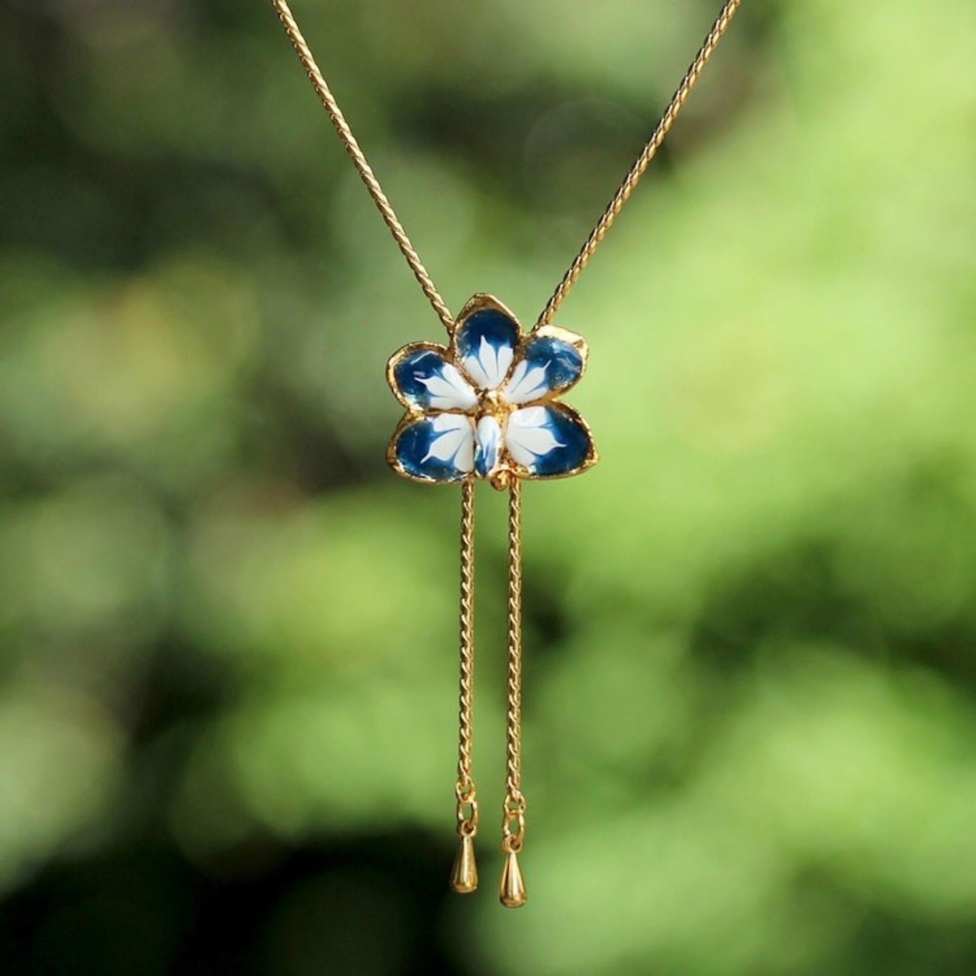 Hand Crafted Flower Necklace 'Blue Blossom'
