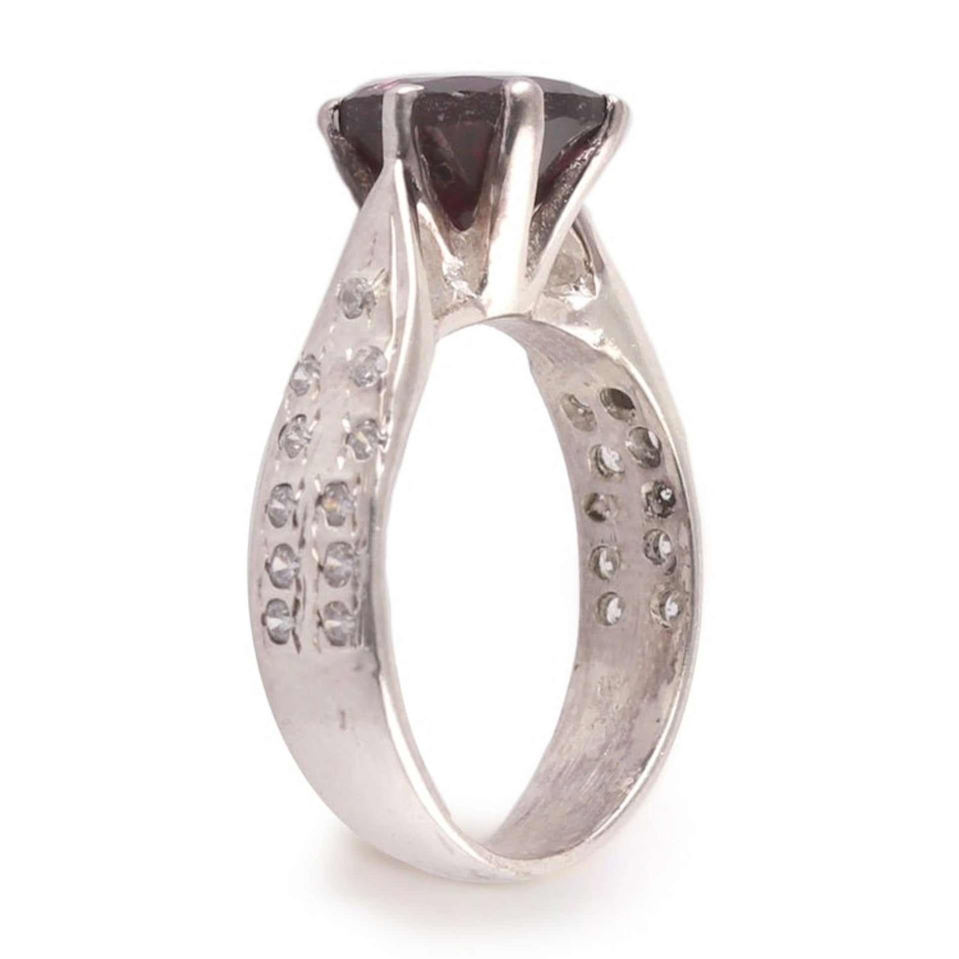 2-Carat Garnet Solitaire Ring with Cubic Zirconia Jewels 'Passionate Glint'