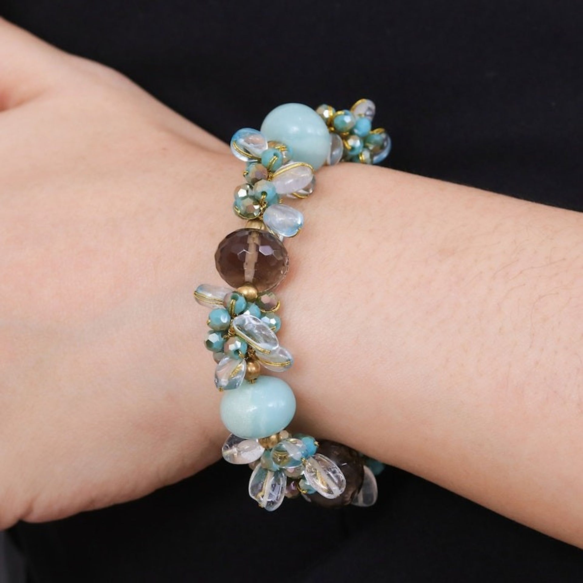 18k Gold-Accented Blue Agate and Quartz Beaded Bracelet 'Blue Spell'